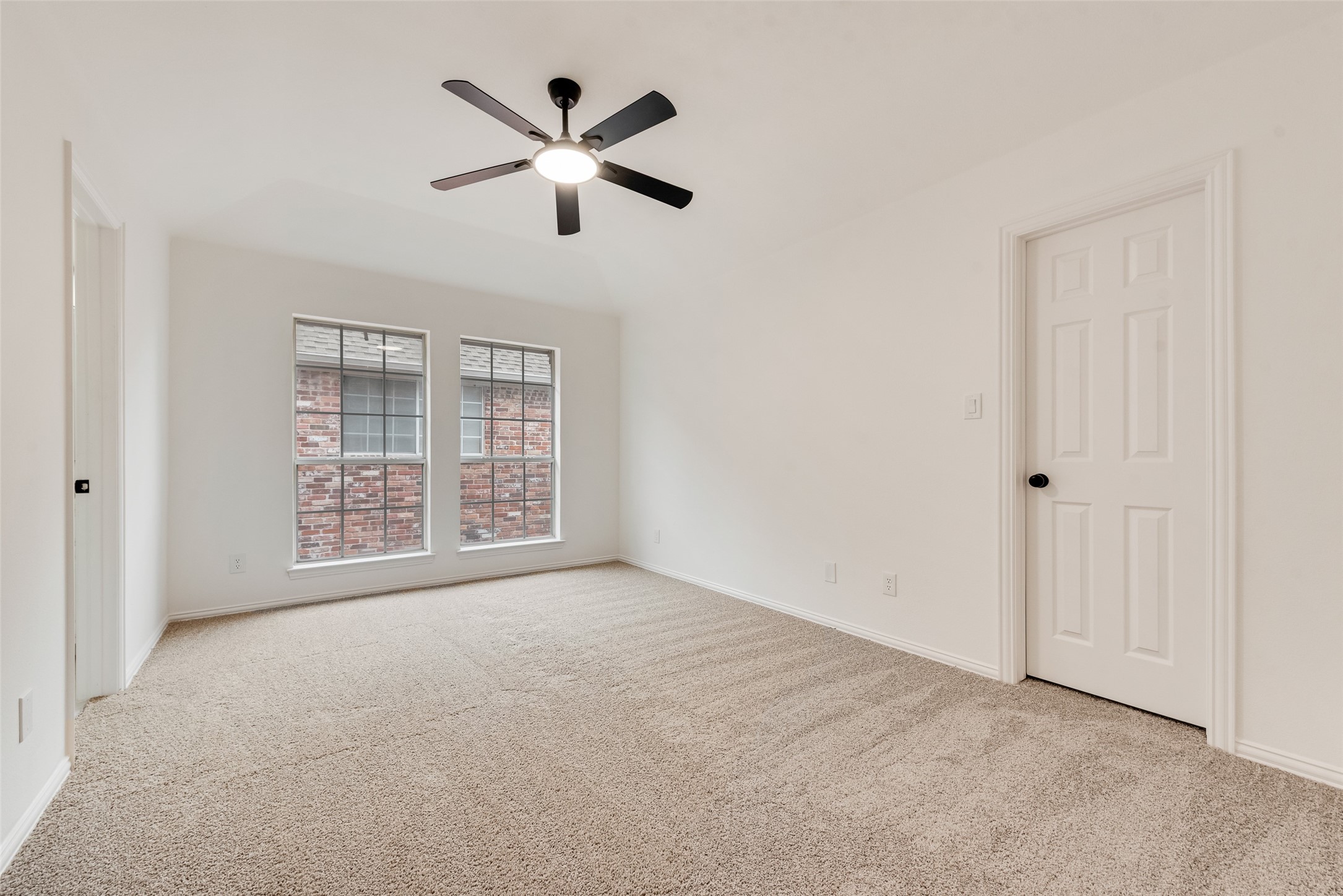 537 Lochngreen Trail