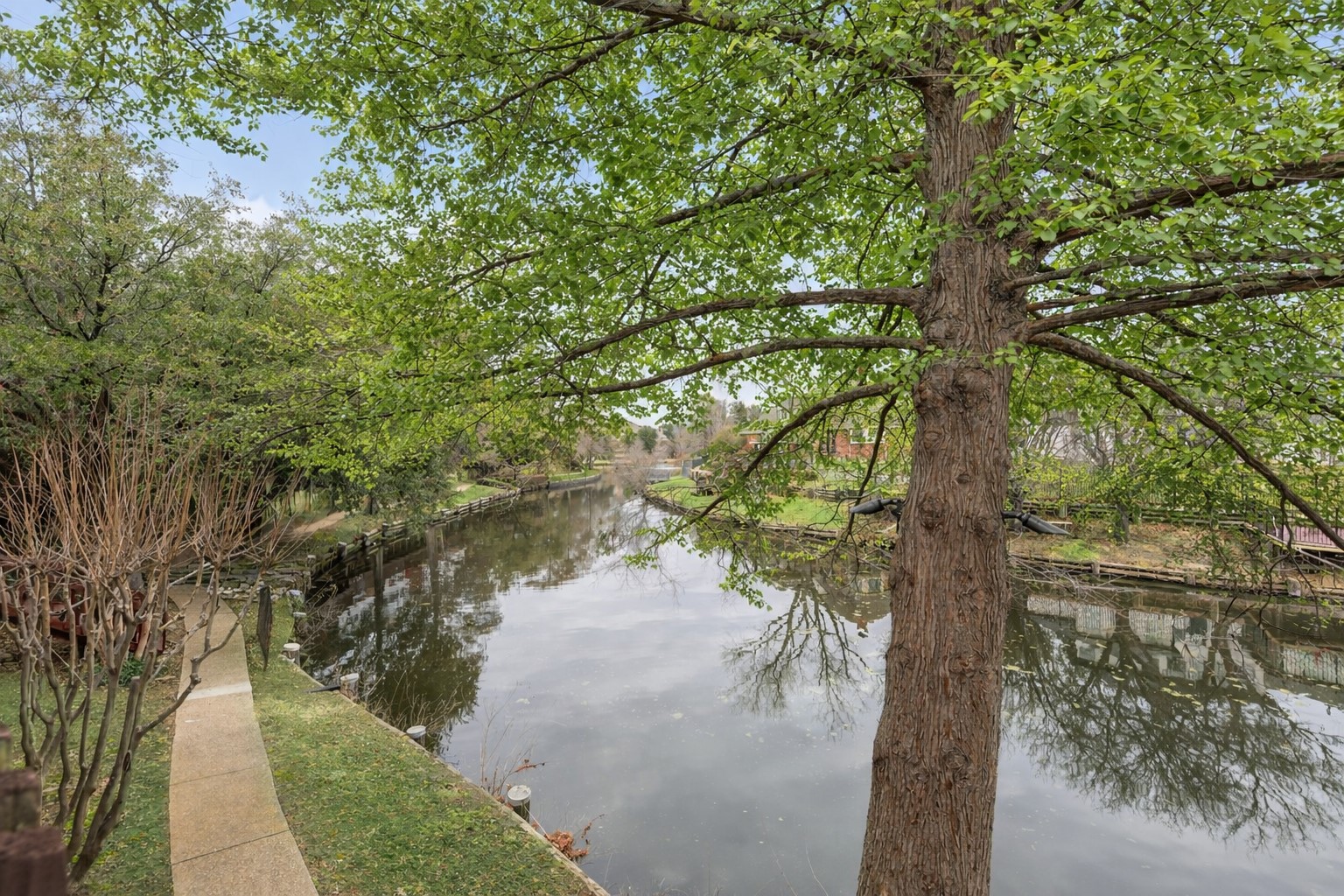 537 Lochngreen Trail