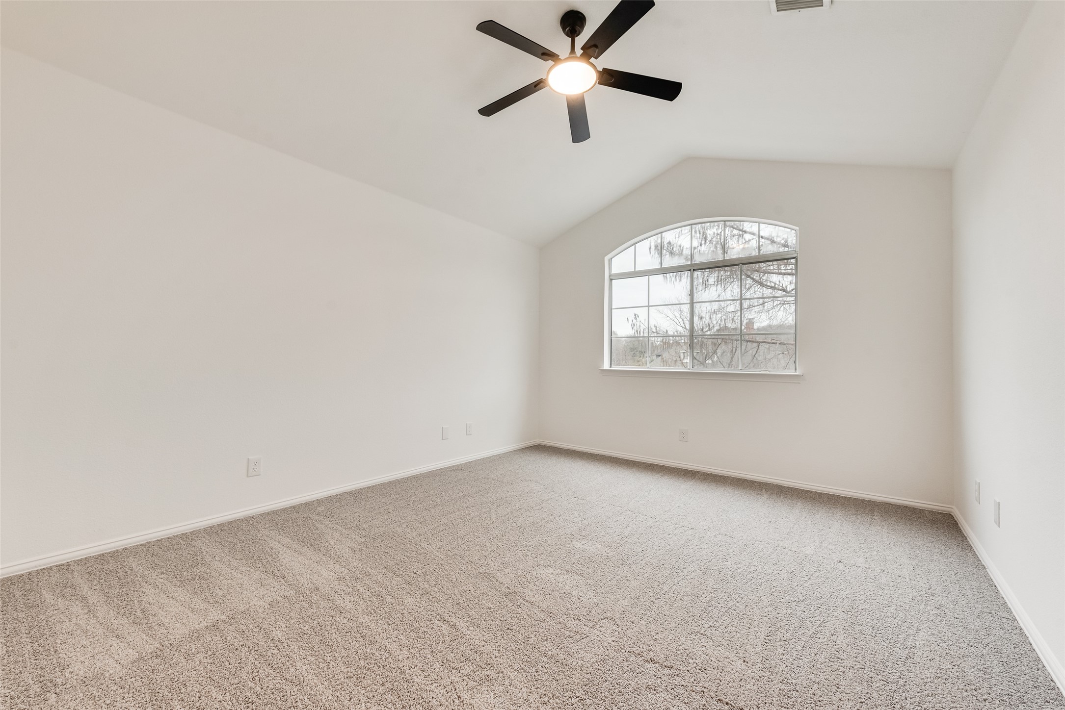 537 Lochngreen Trail