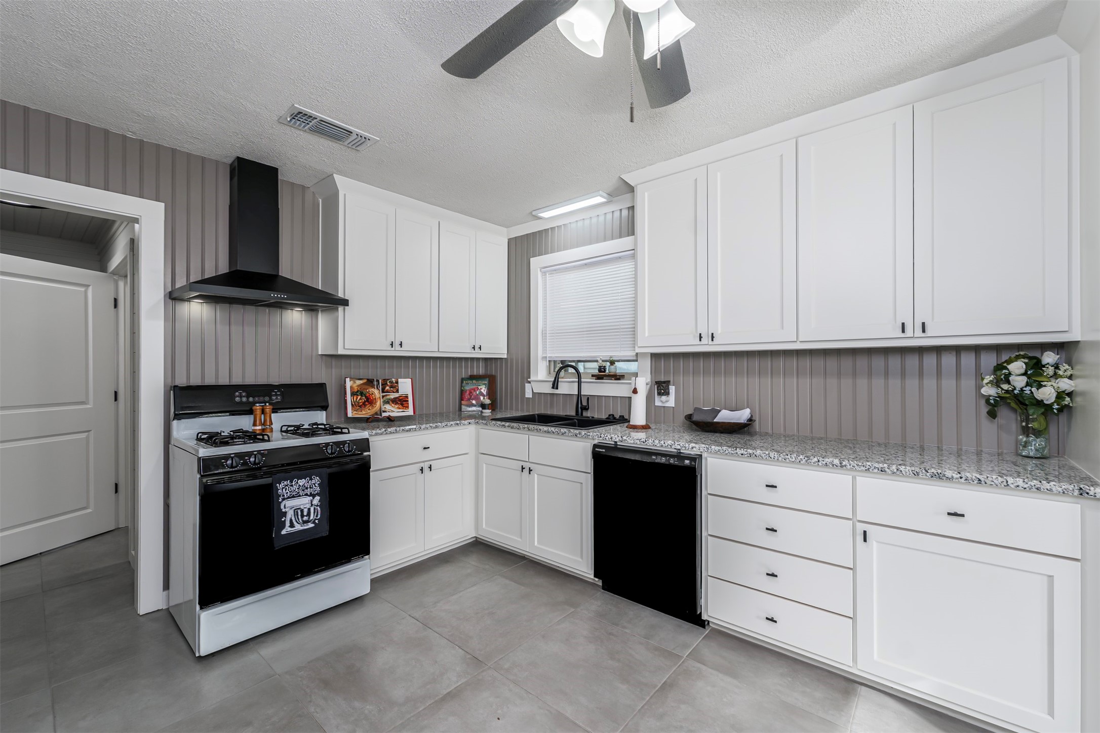 4916 Susan Lee Lane