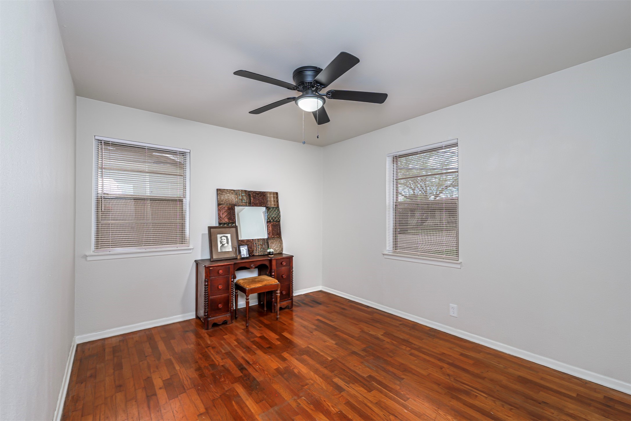 4916 Susan Lee Lane