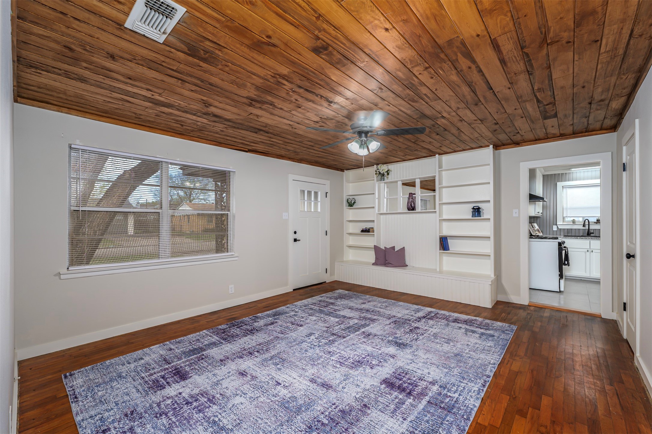4916 Susan Lee Lane