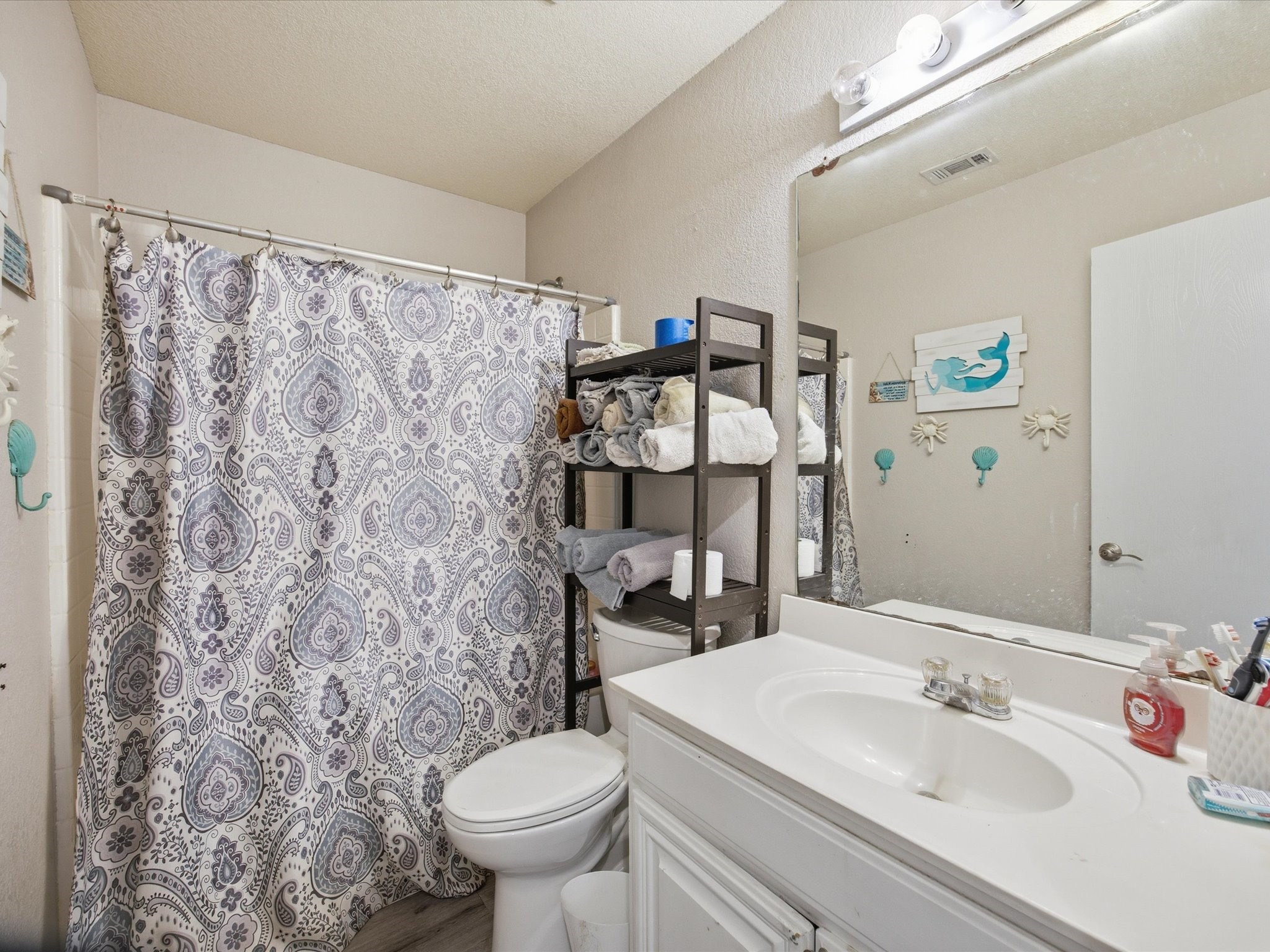 210 Wellington Trail