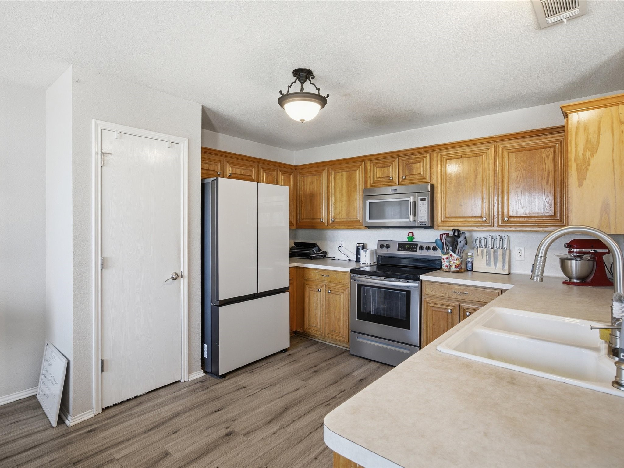 210 Wellington Trail