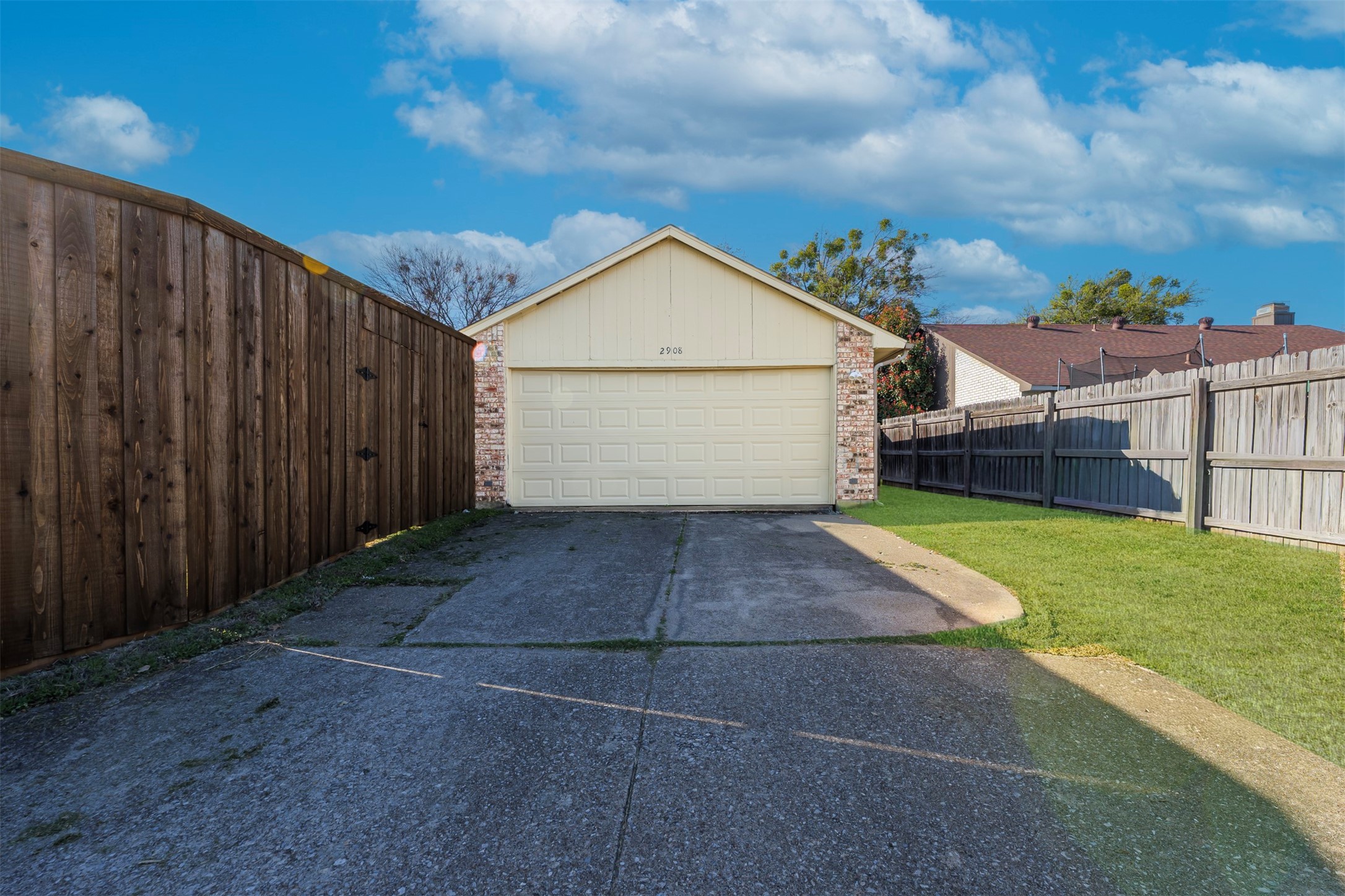 2908 Canterbury Lane