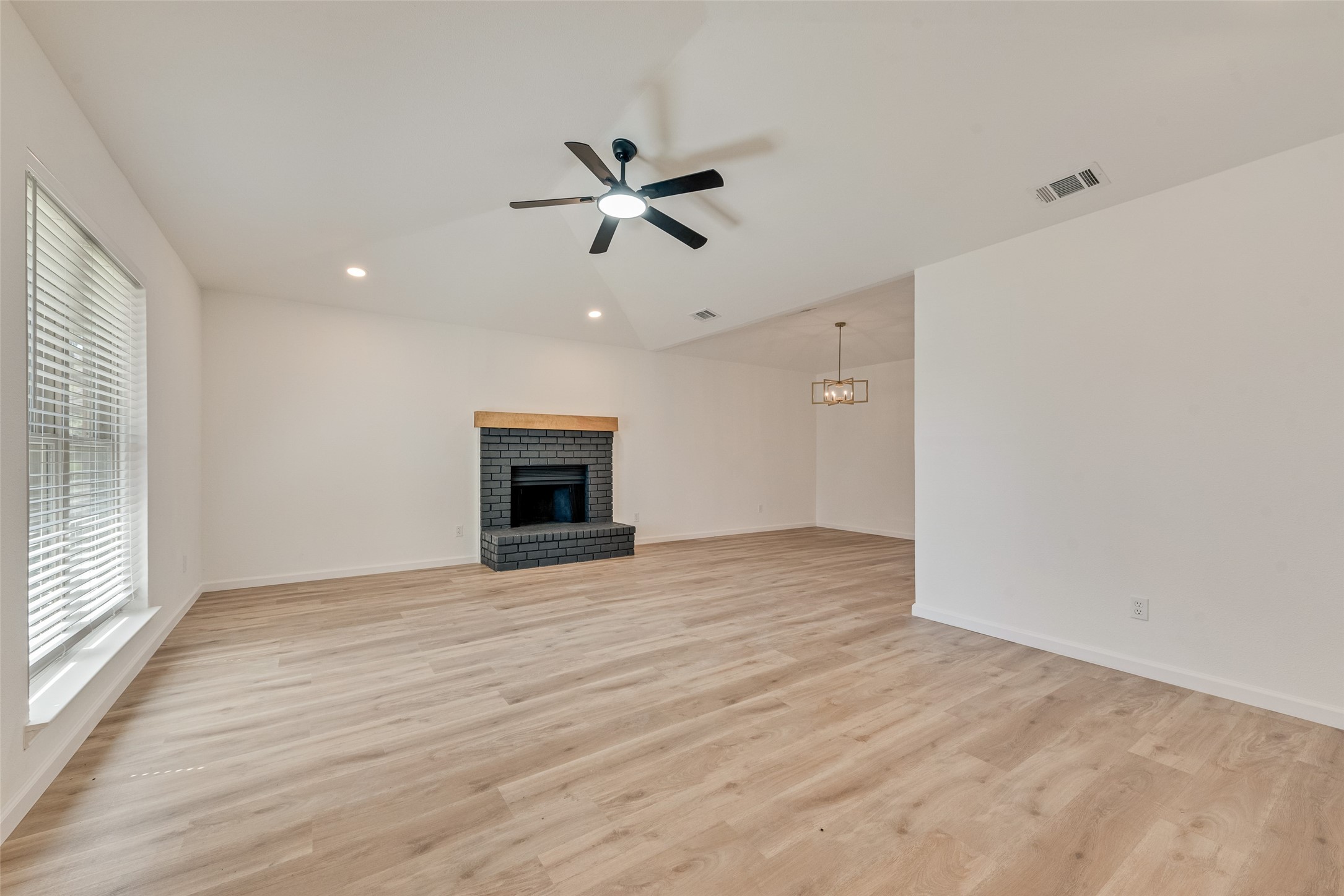 1933 Garden Crest Lane