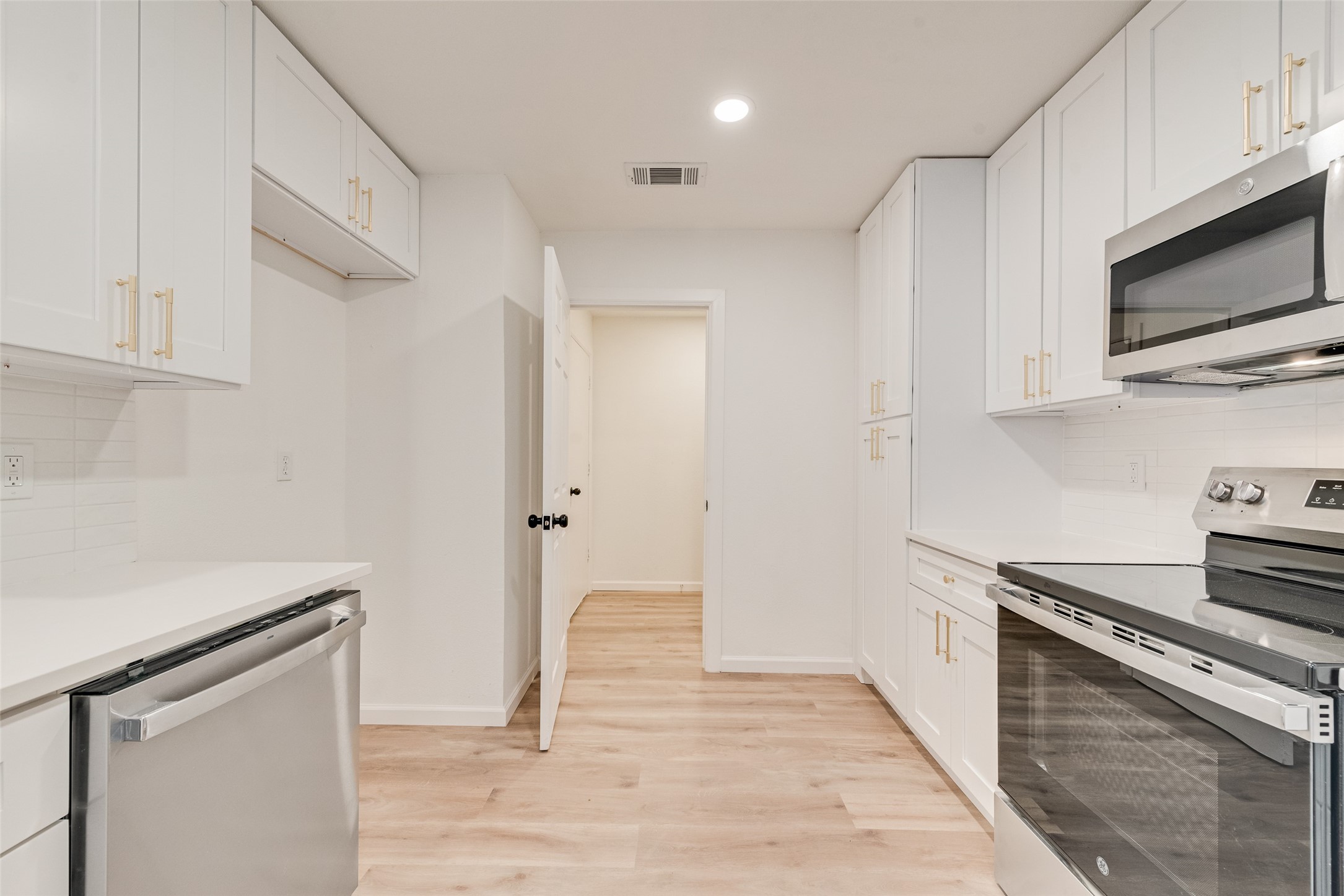 1933 Garden Crest Lane