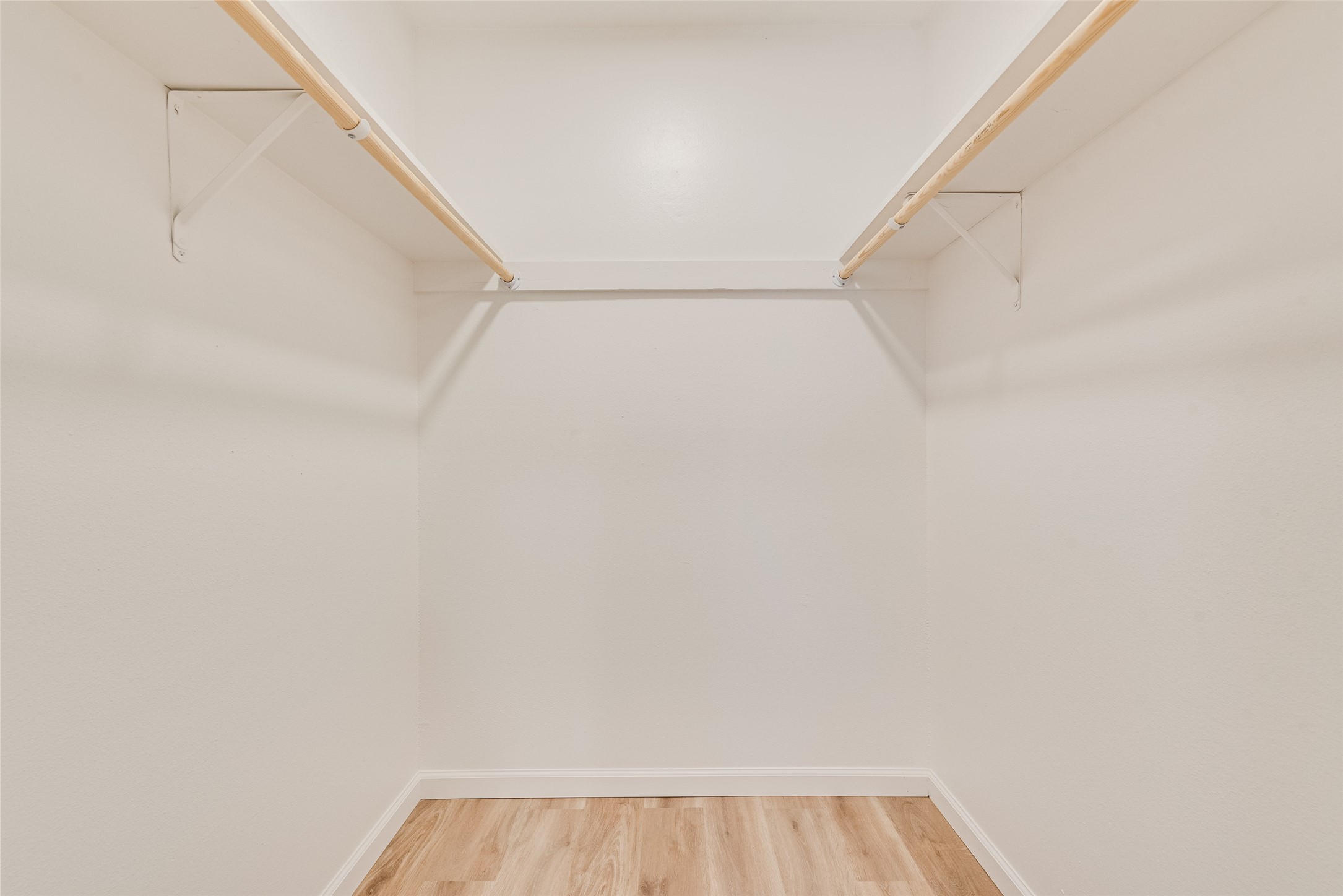 1933 Garden Crest Lane