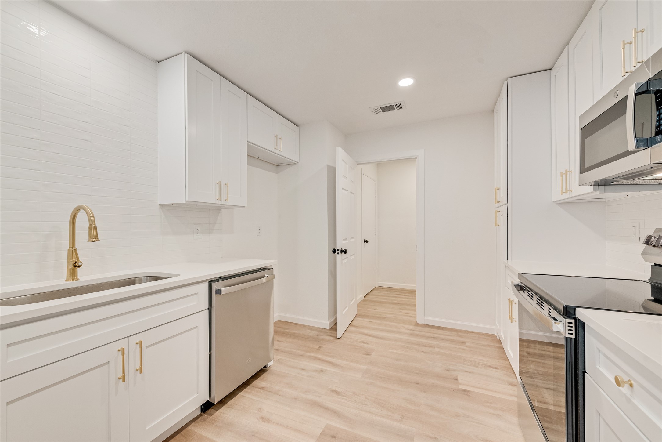 1933 Garden Crest Lane