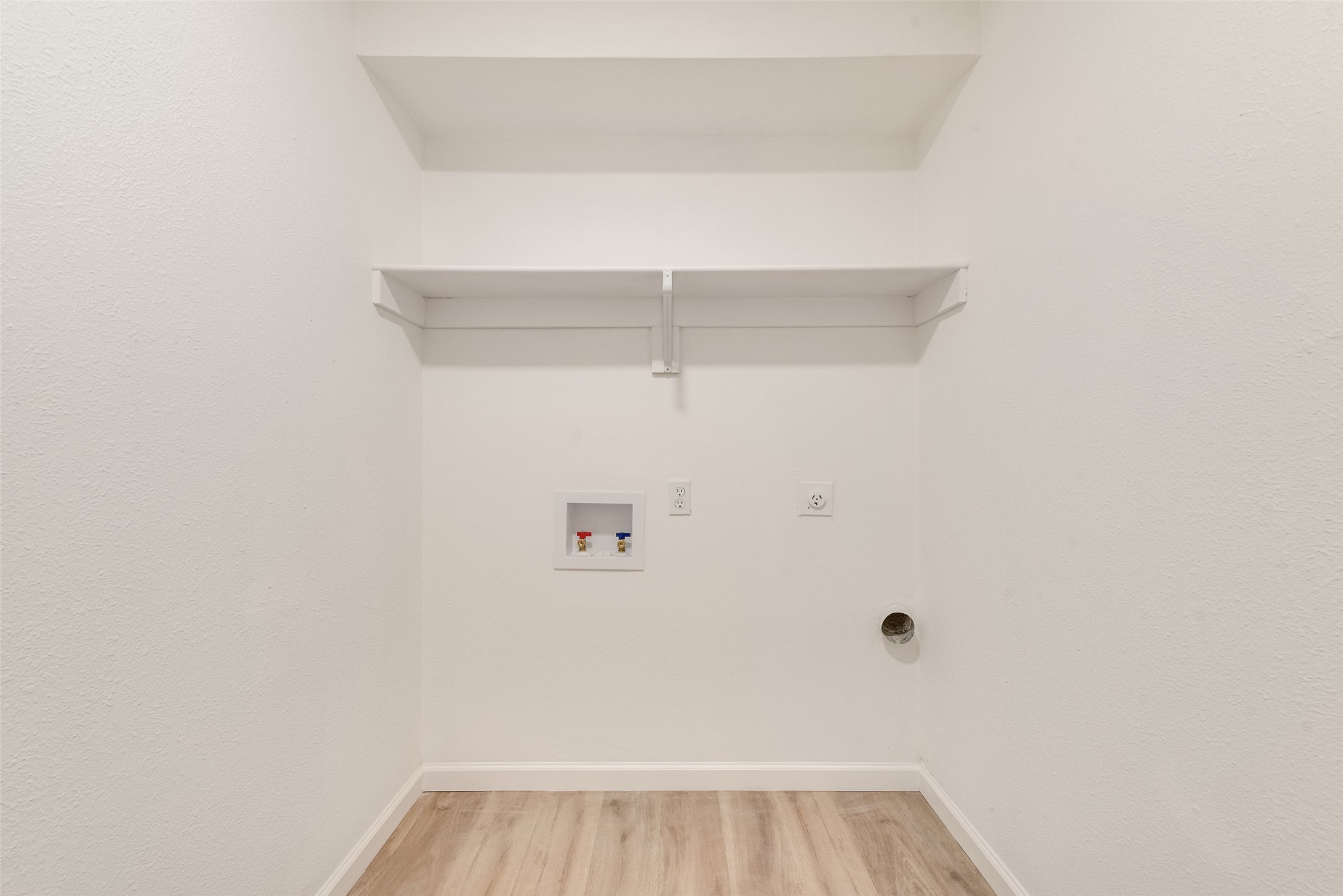 1933 Garden Crest Lane