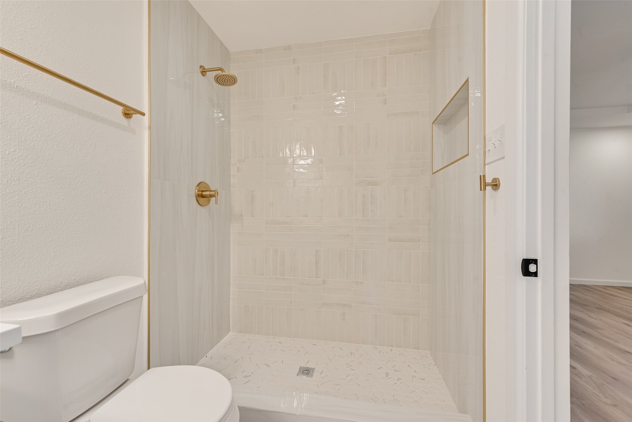 1933 Garden Crest Lane