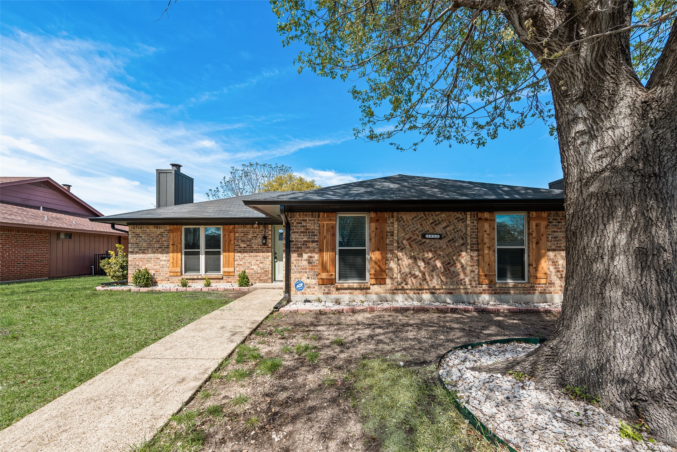 1933 Garden Crest Lane