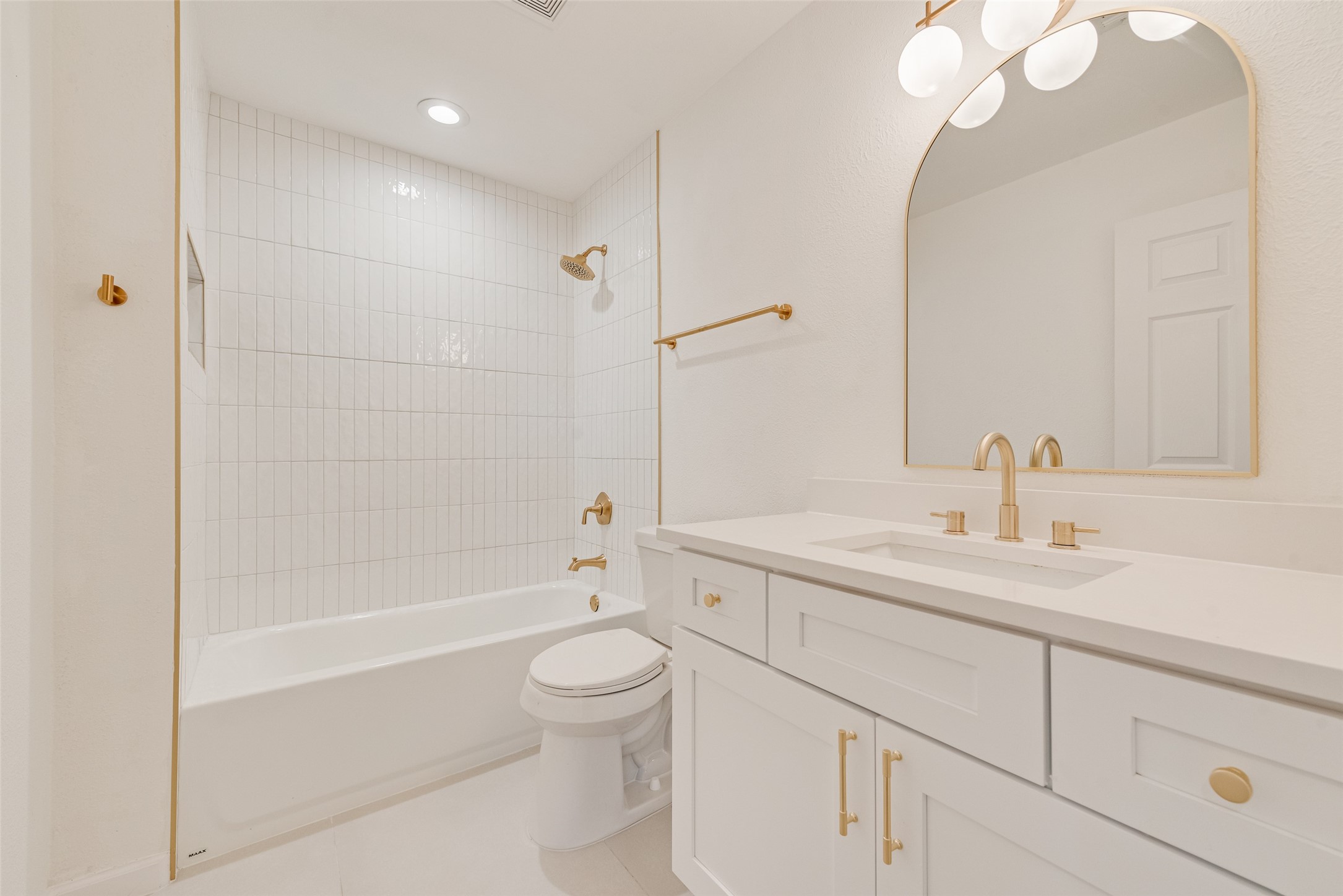 1933 Garden Crest Lane