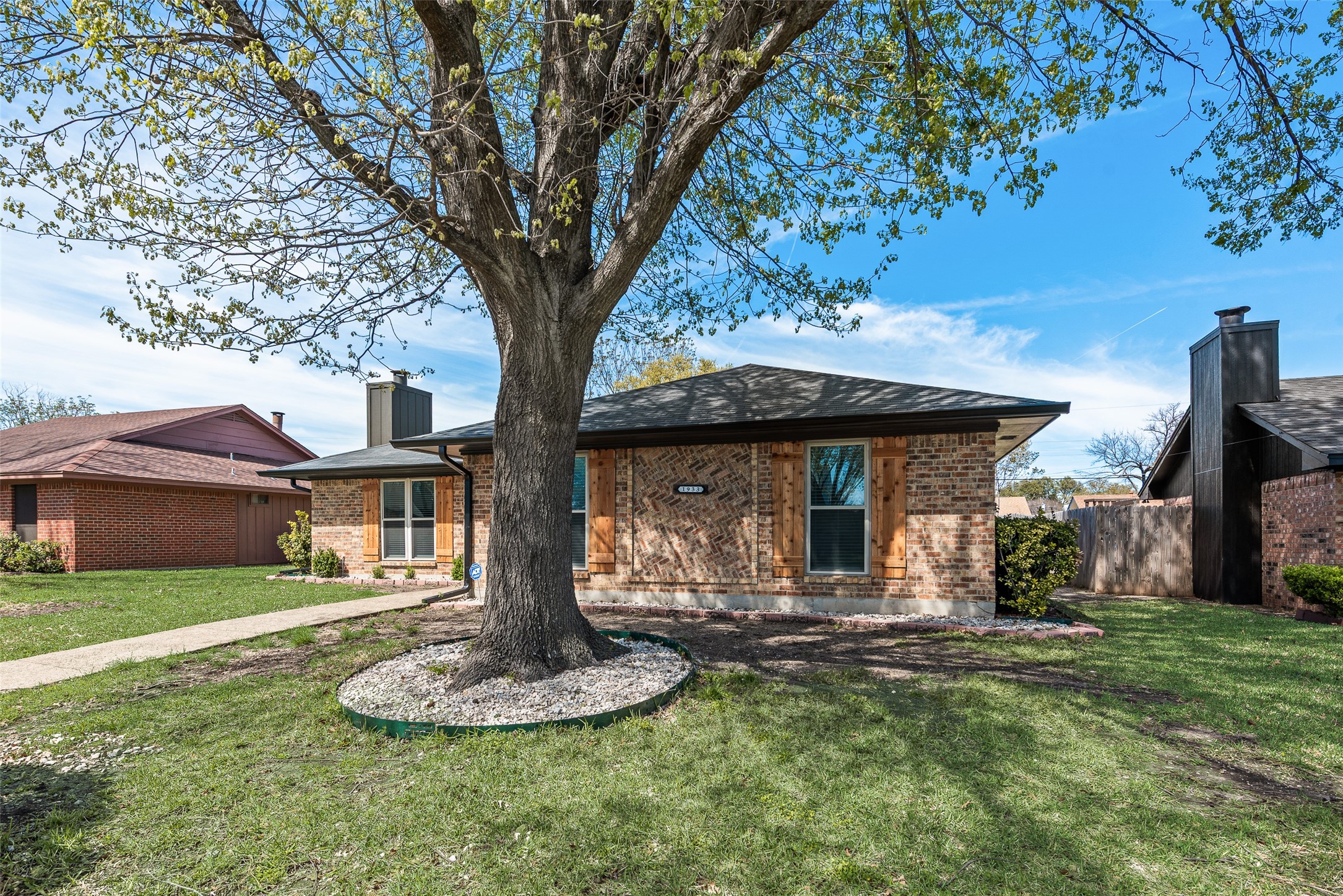 1933 Garden Crest Lane