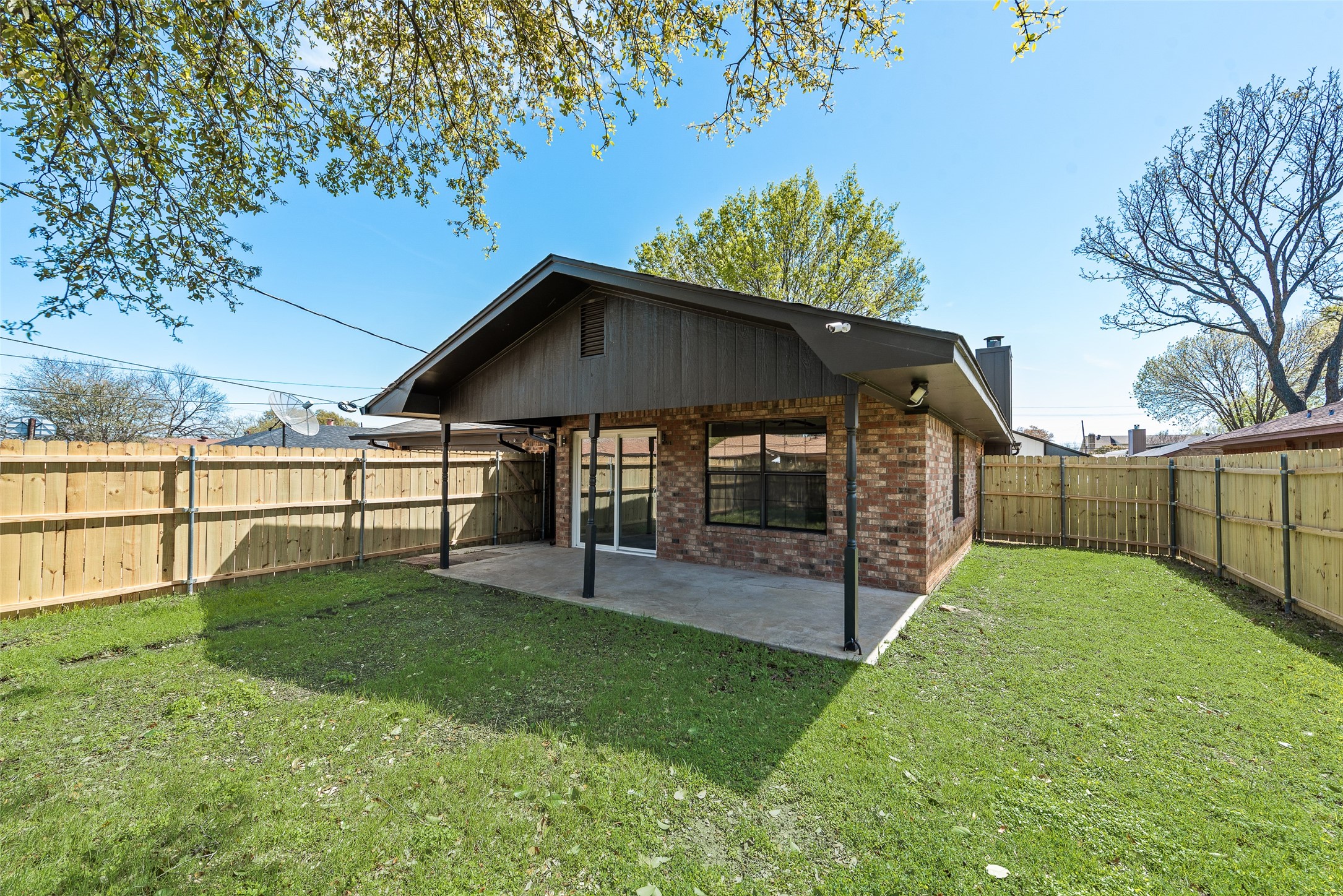 1933 Garden Crest Lane