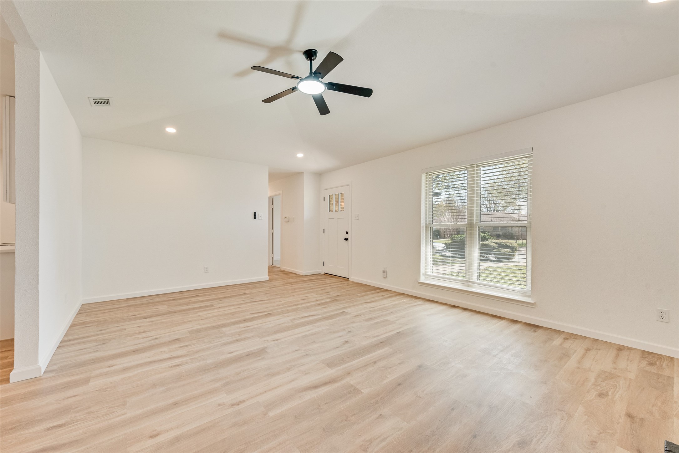 1933 Garden Crest Lane