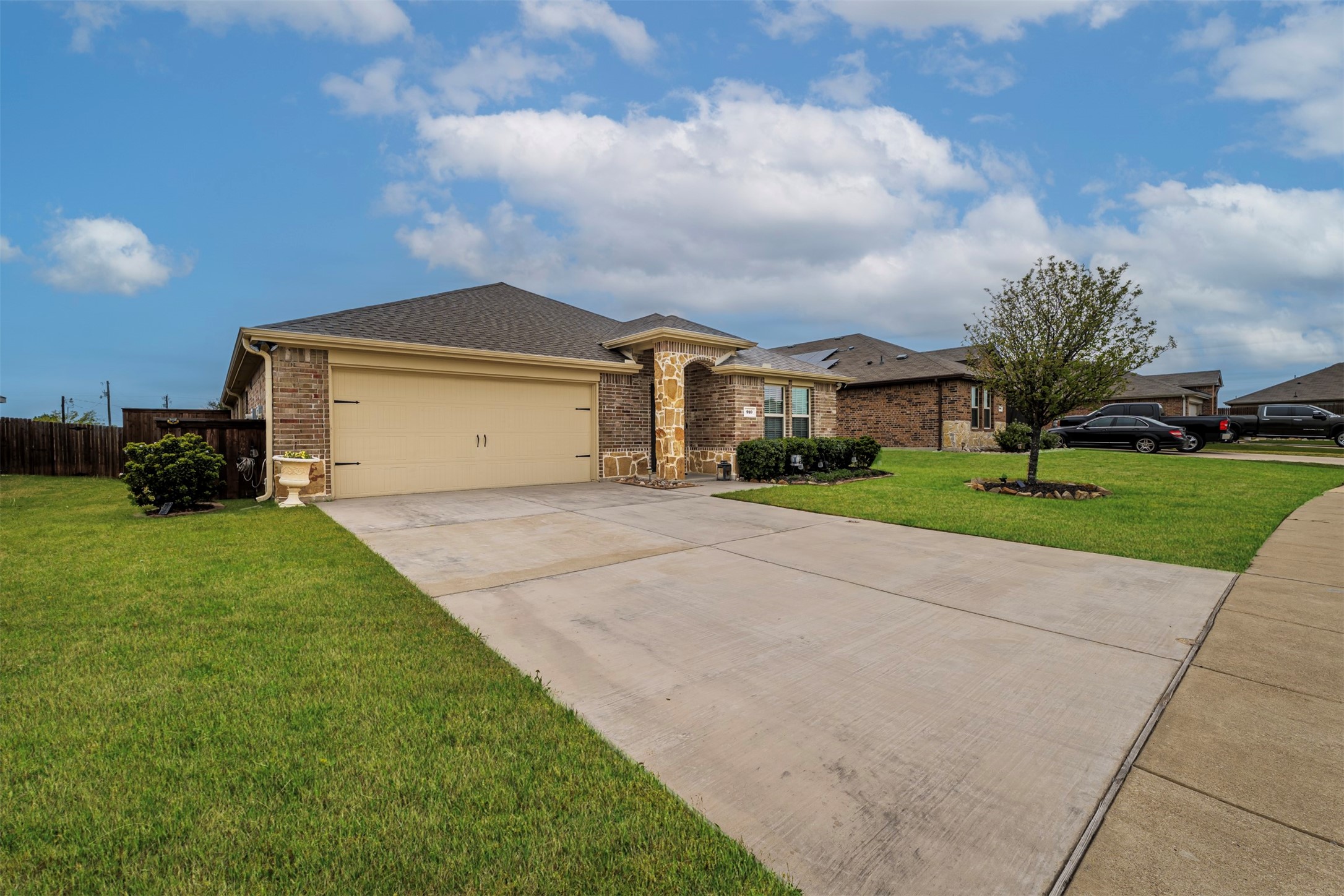910 Community Way