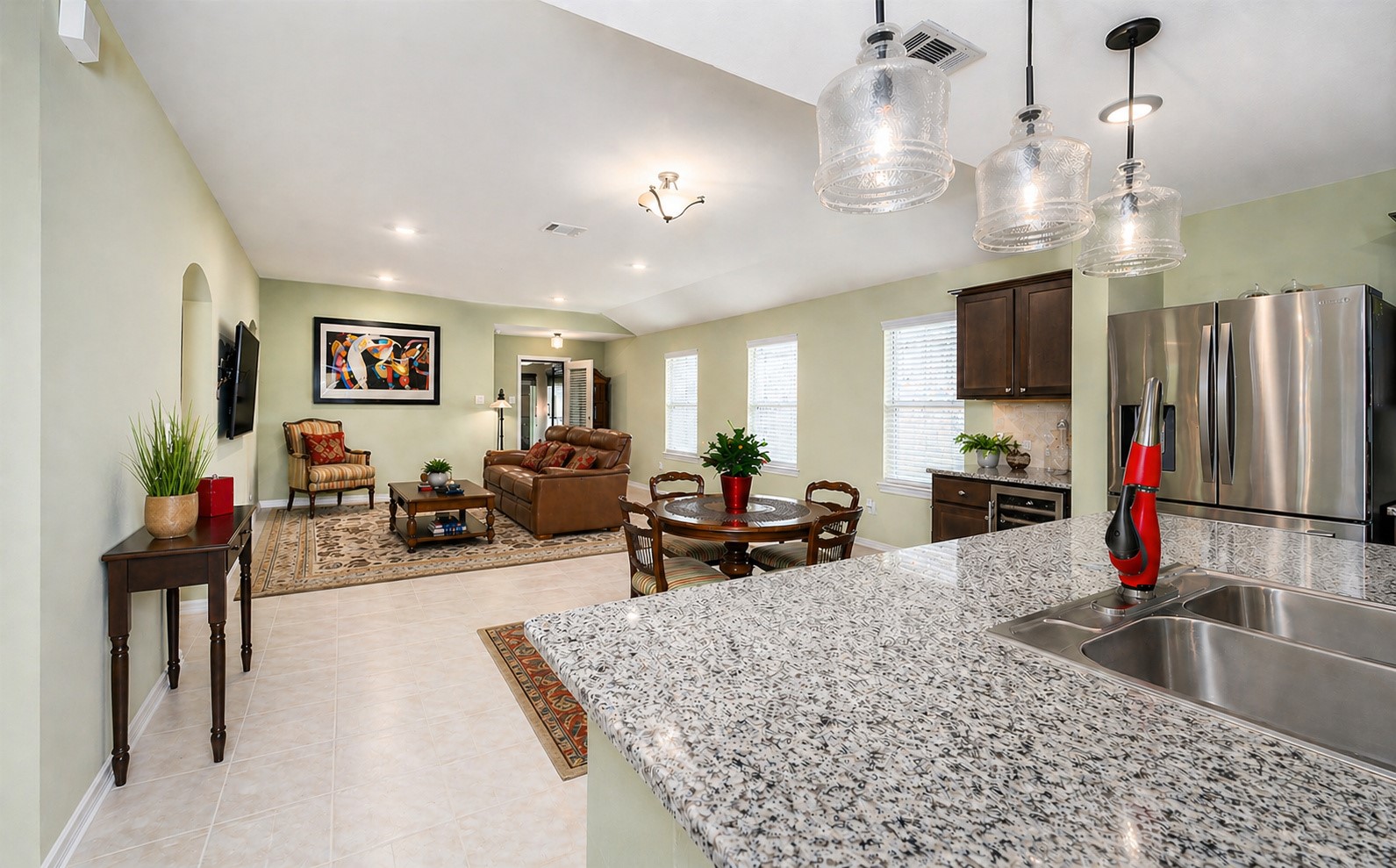 910 Community Way