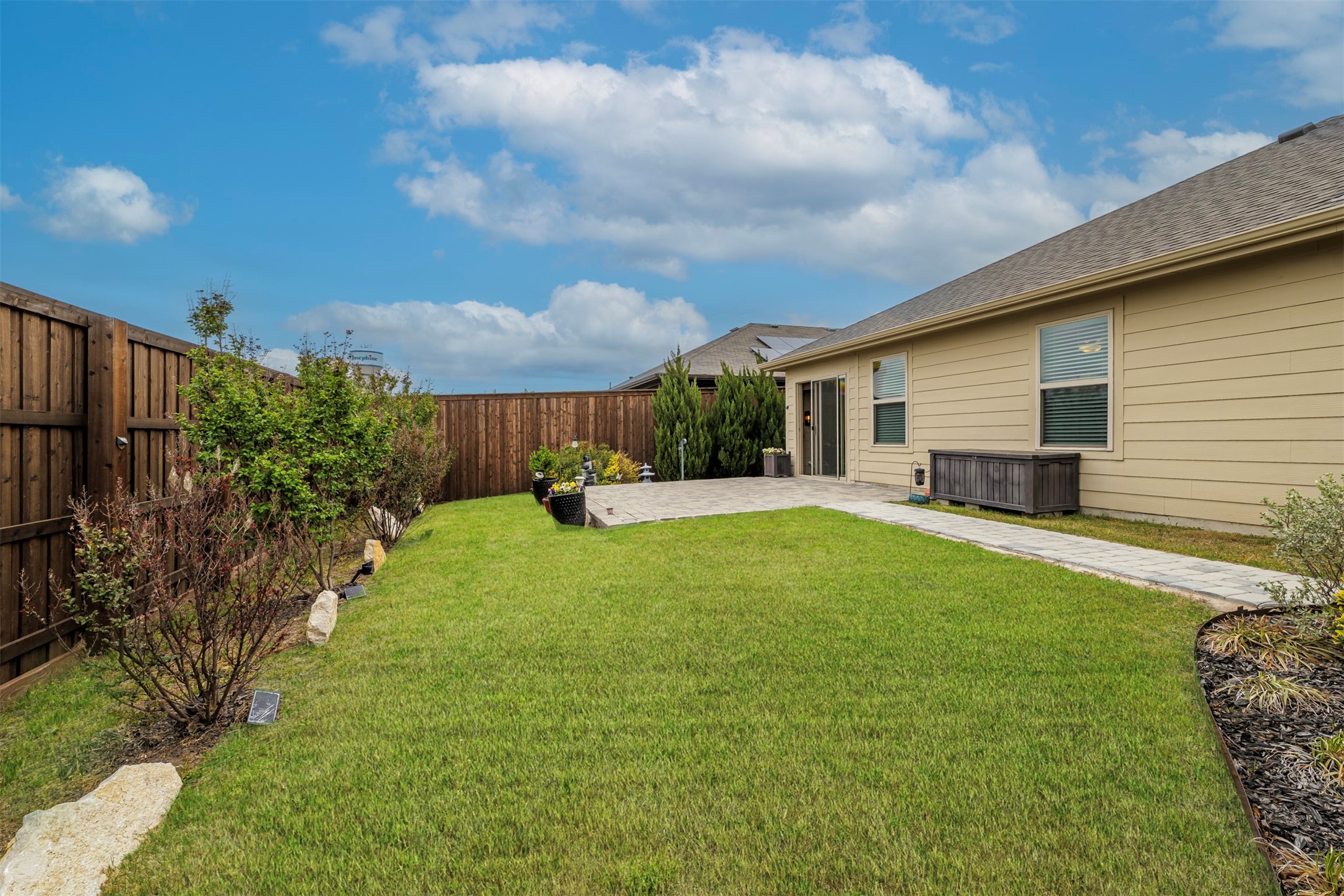 910 Community Way