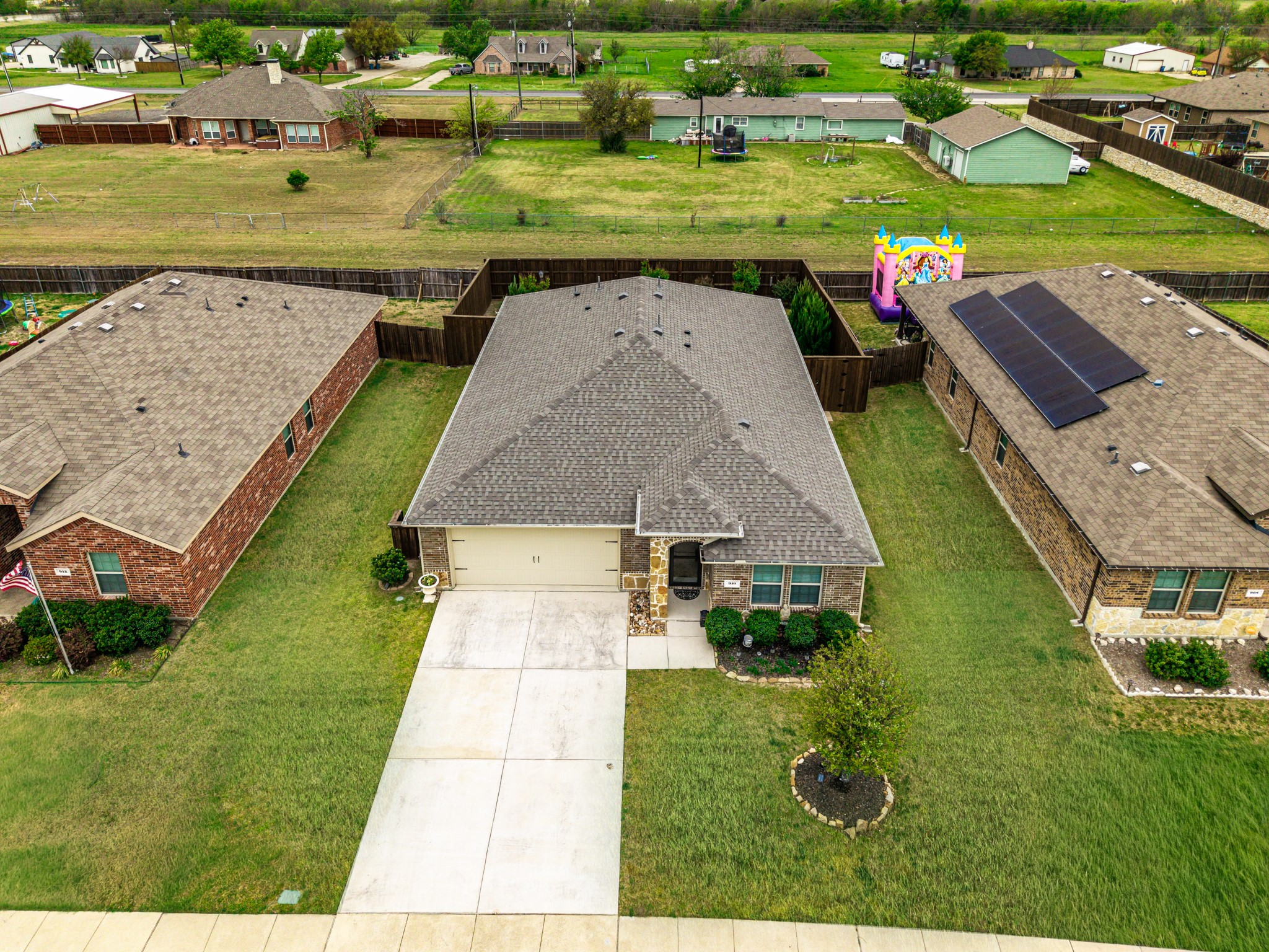 910 Community Way