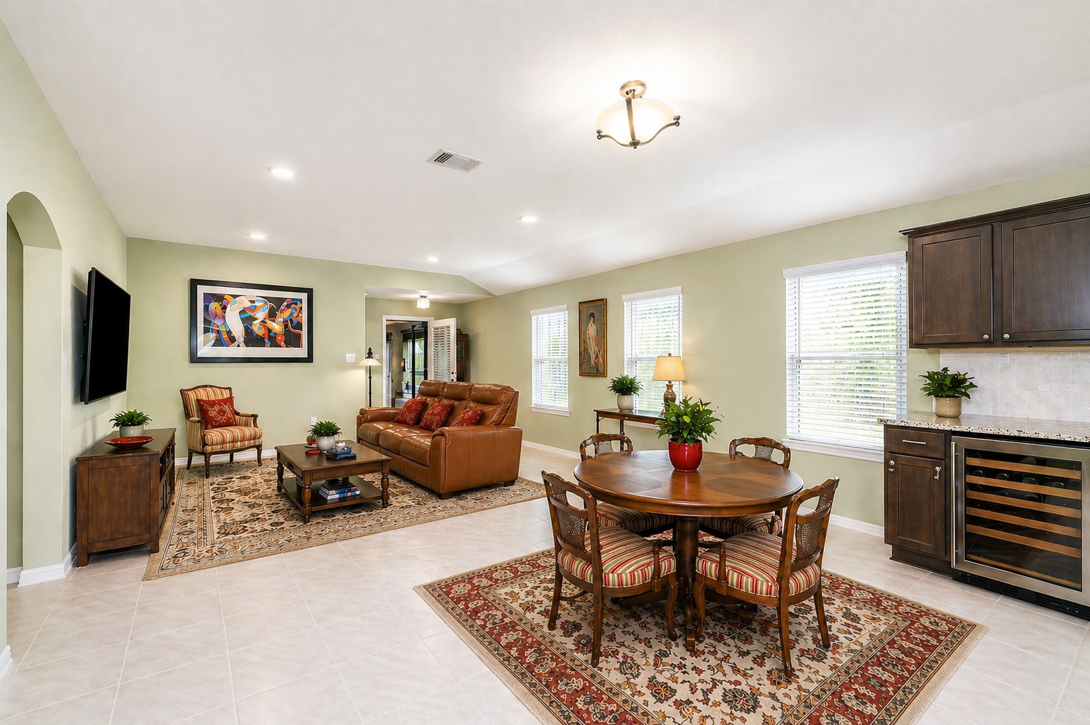 910 Community Way