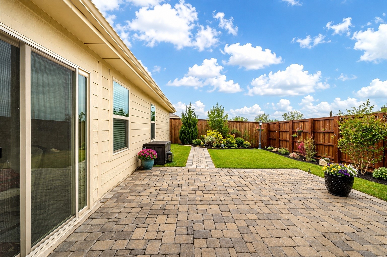 910 Community Way