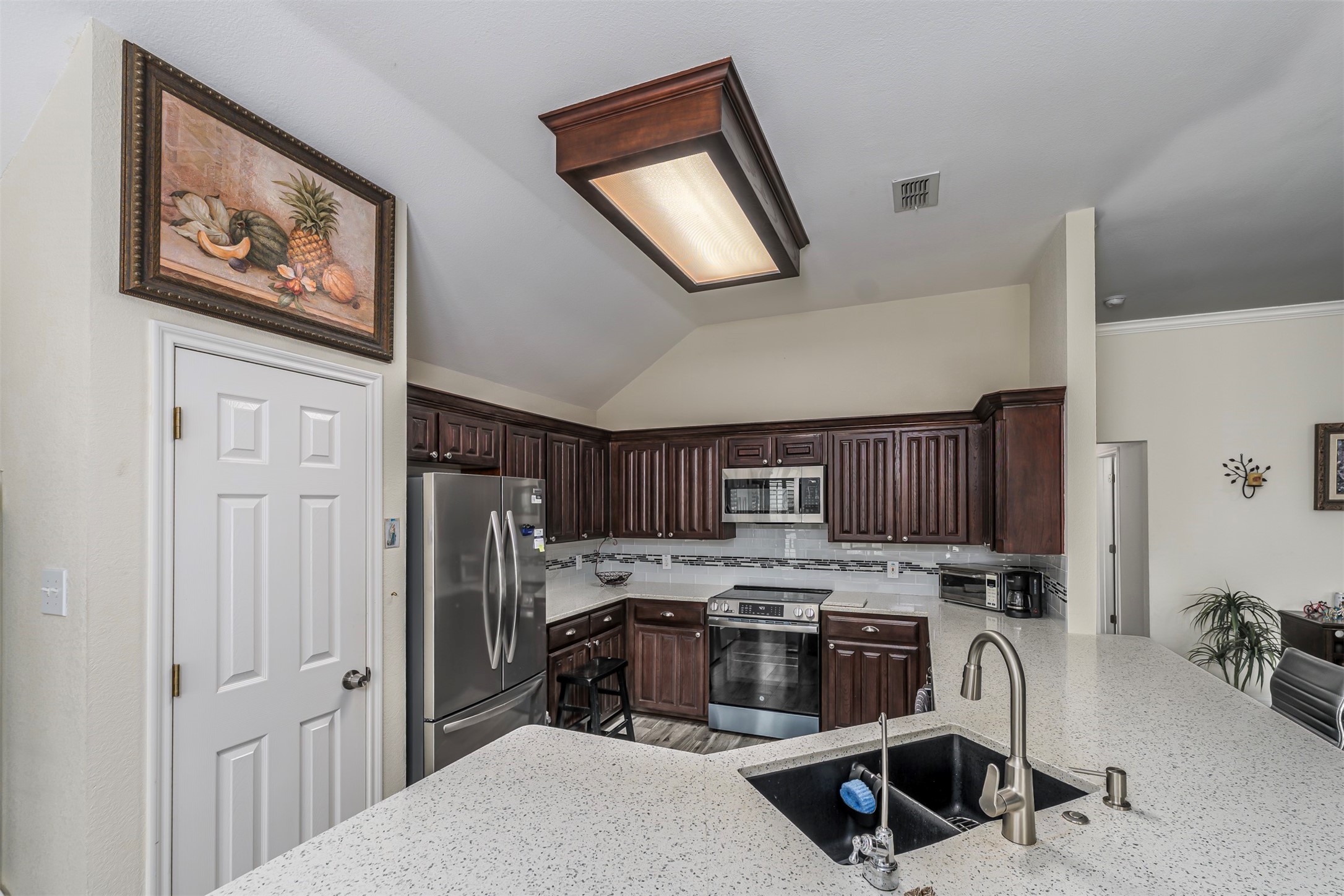 6729 Lucas Lane