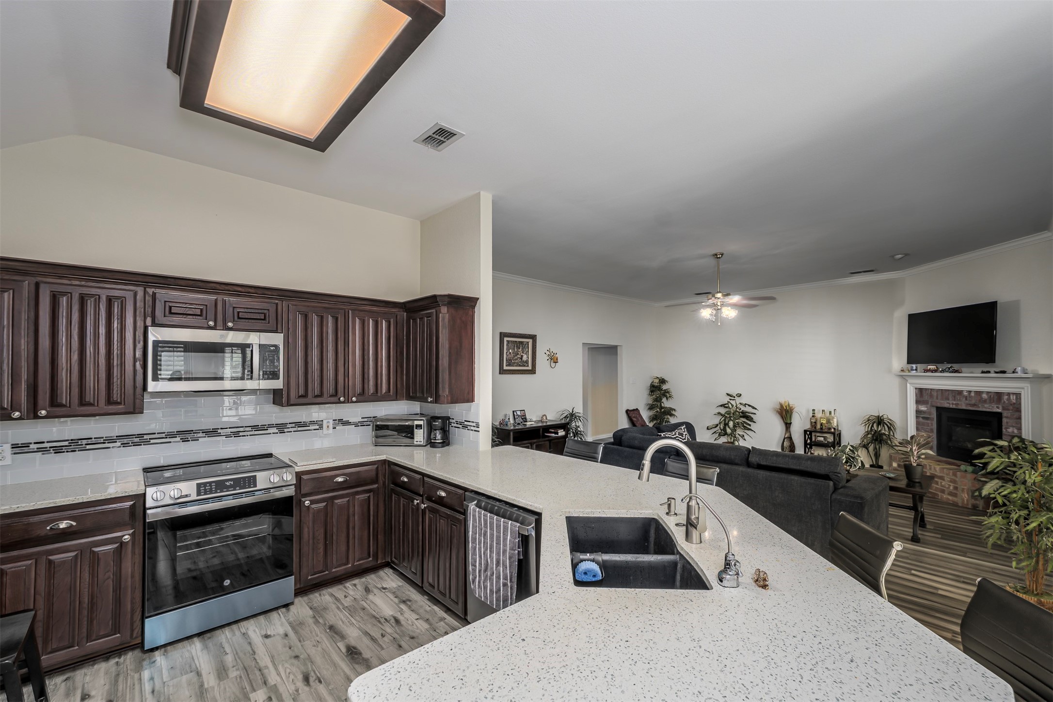 6729 Lucas Lane
