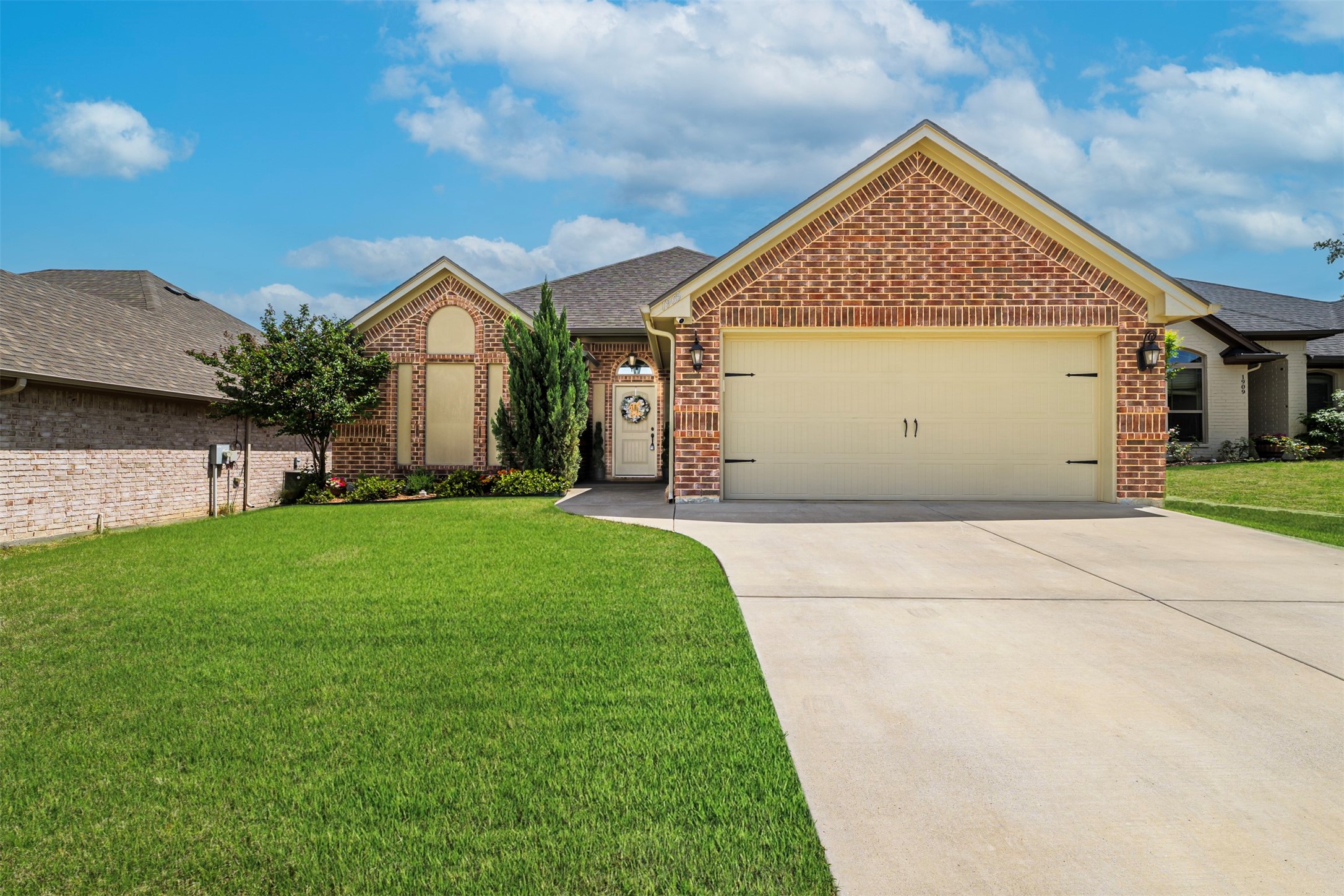 1905 Town Creek Circle