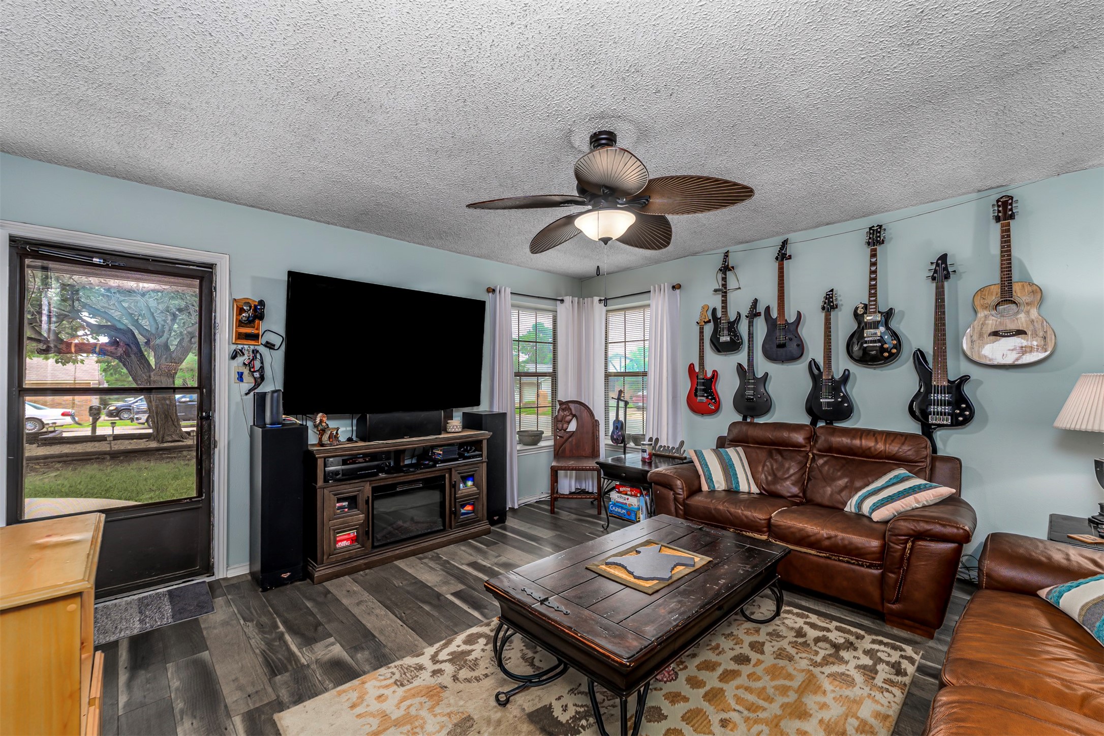 1101 Pin Oak Drive