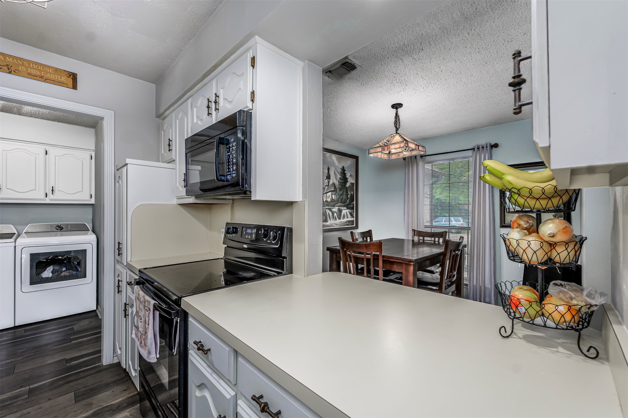1101 Pin Oak Drive