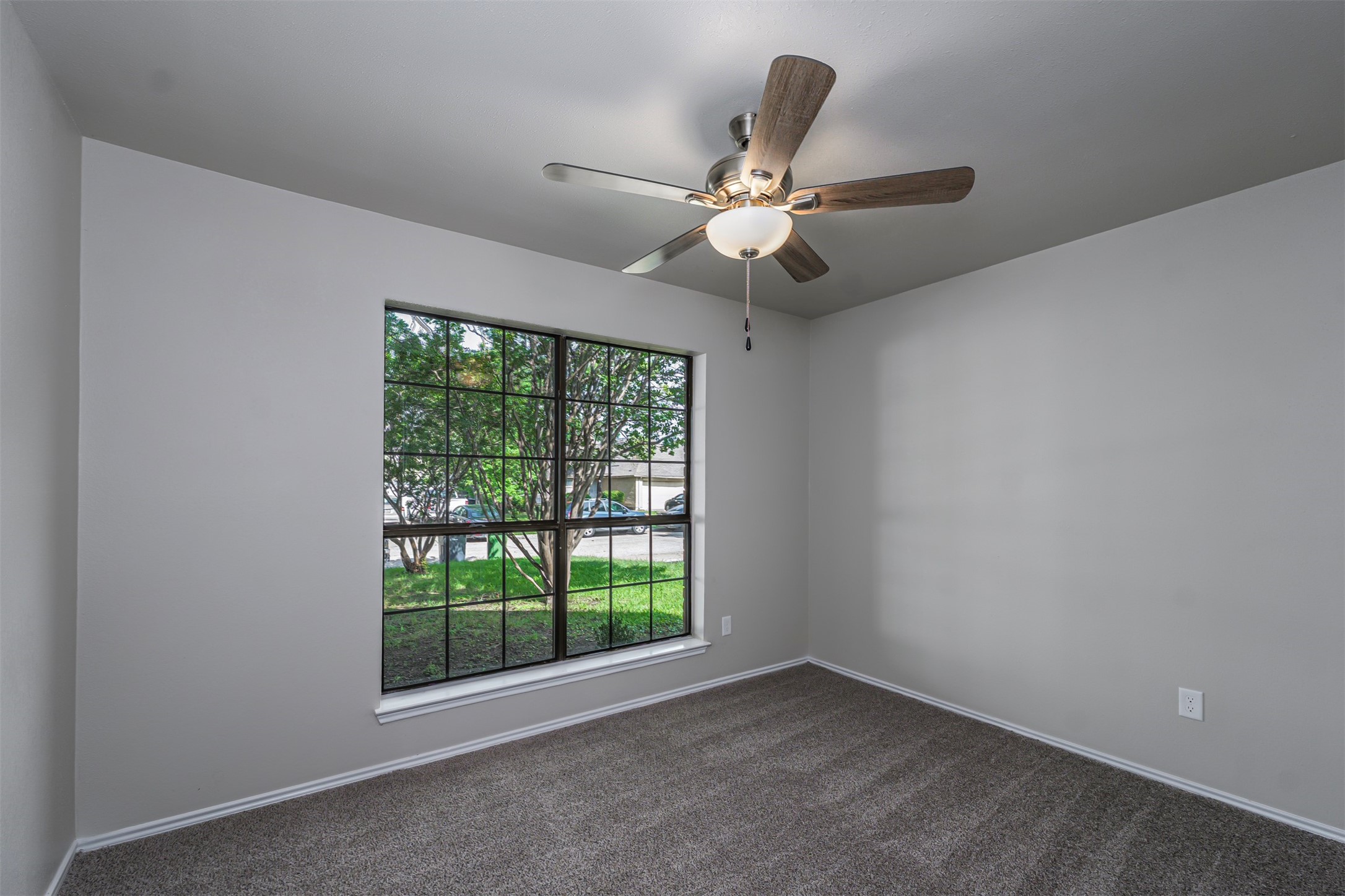 6105 Meadowside Trail