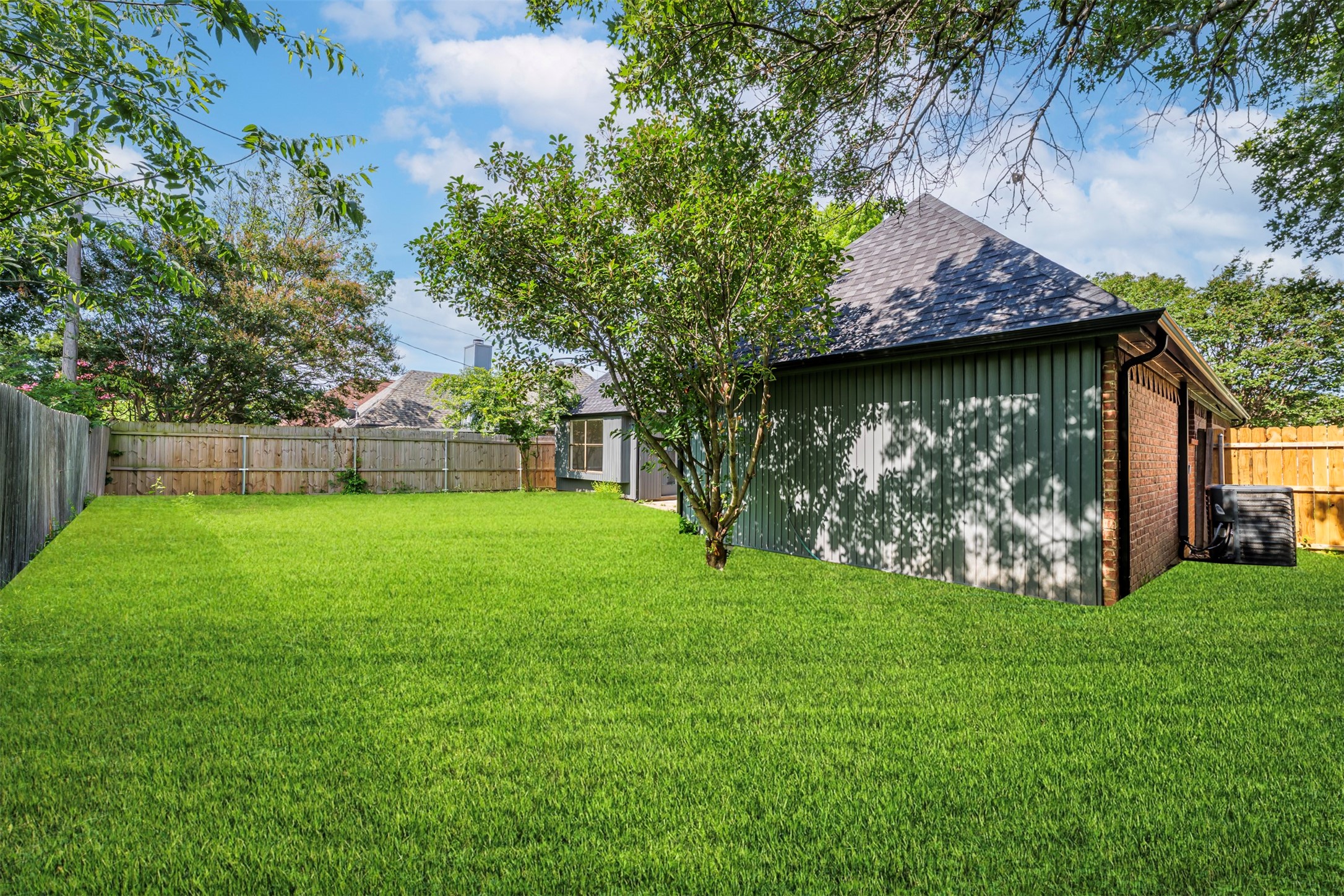 6105 Meadowside Trail