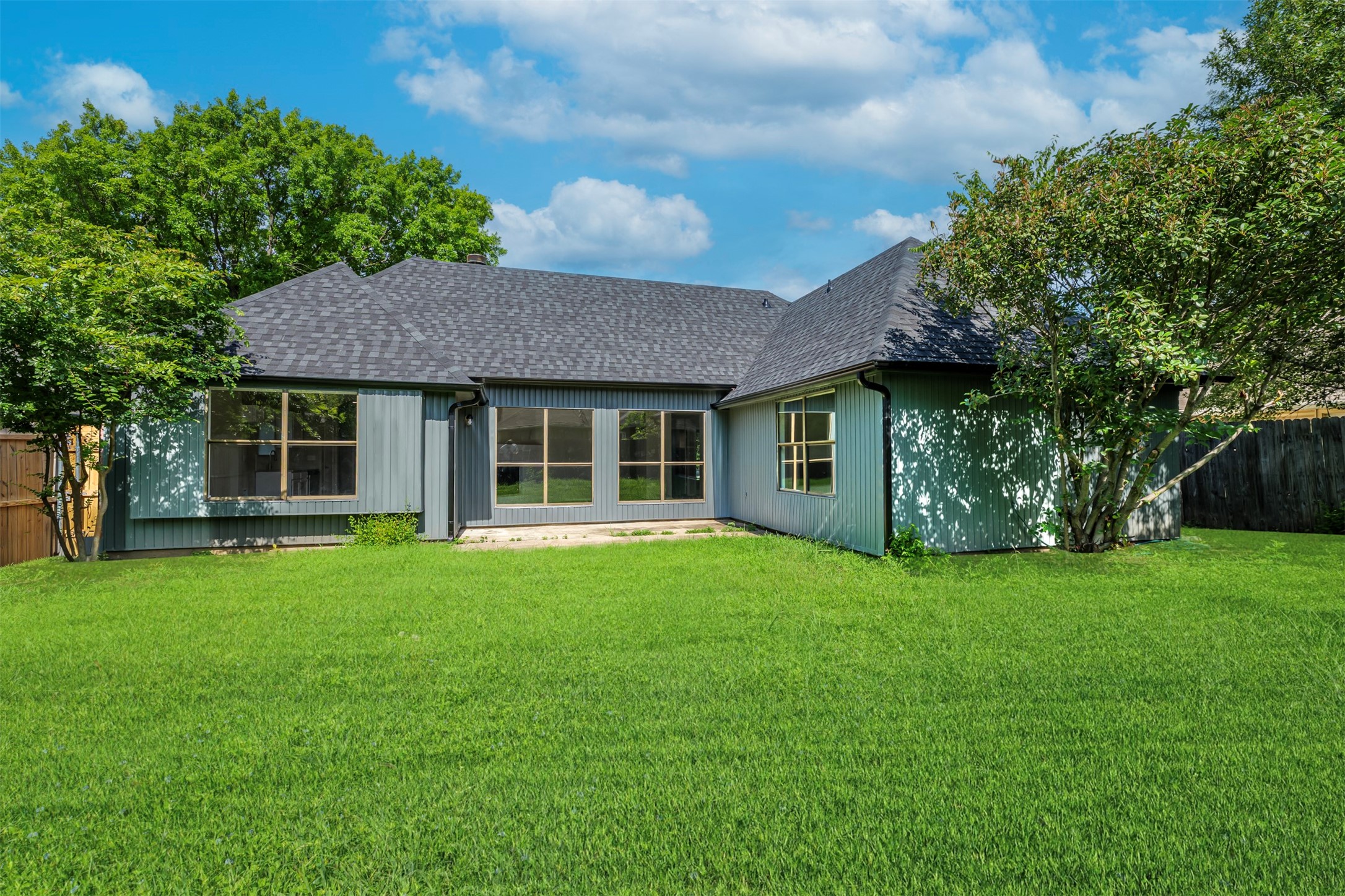 6105 Meadowside Trail