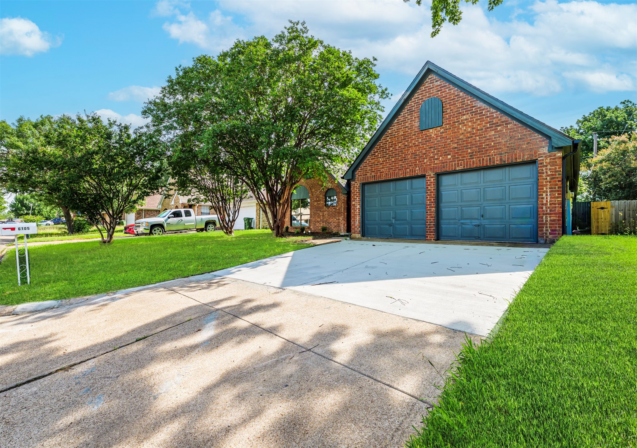6105 Meadowside Trail