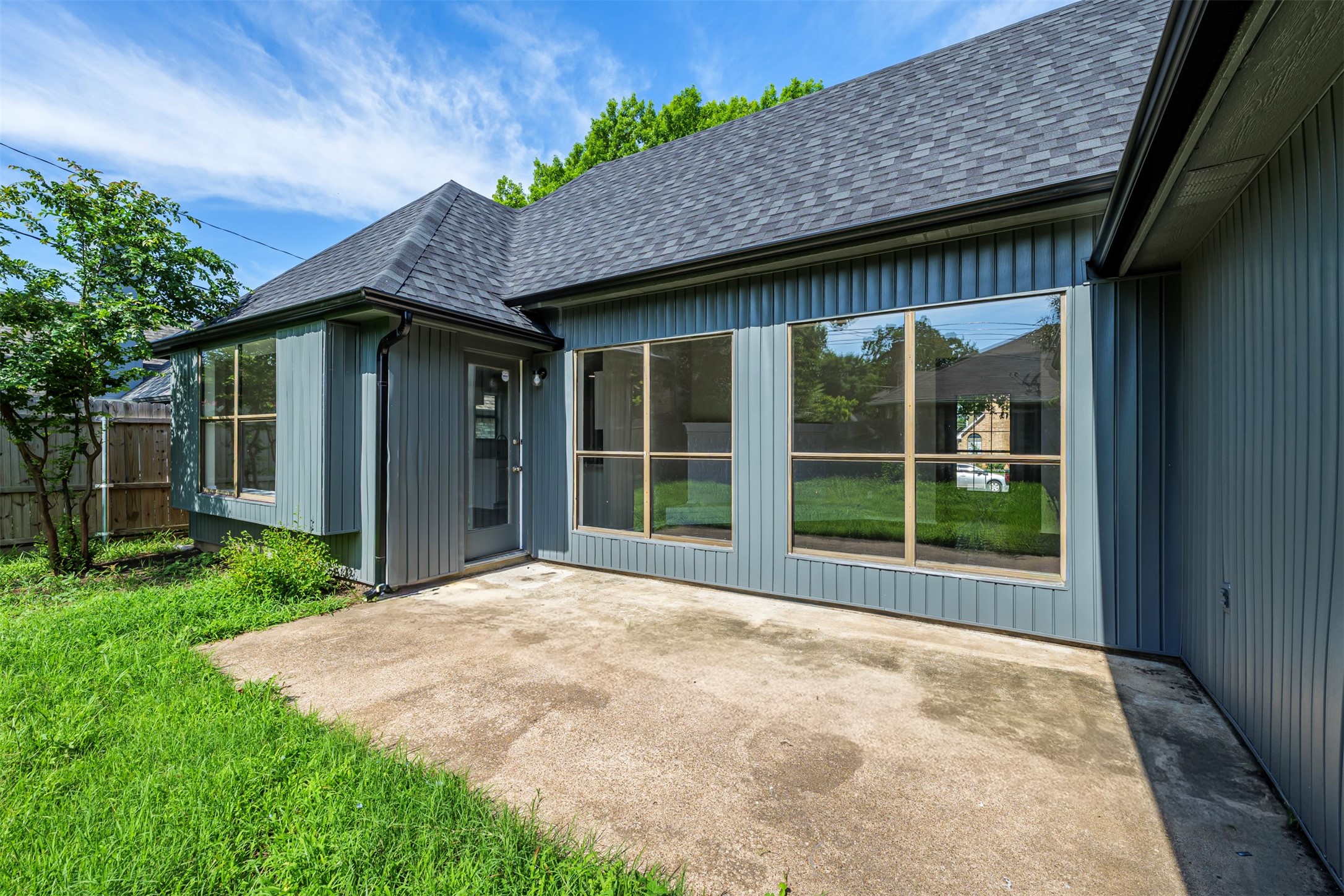 6105 Meadowside Trail