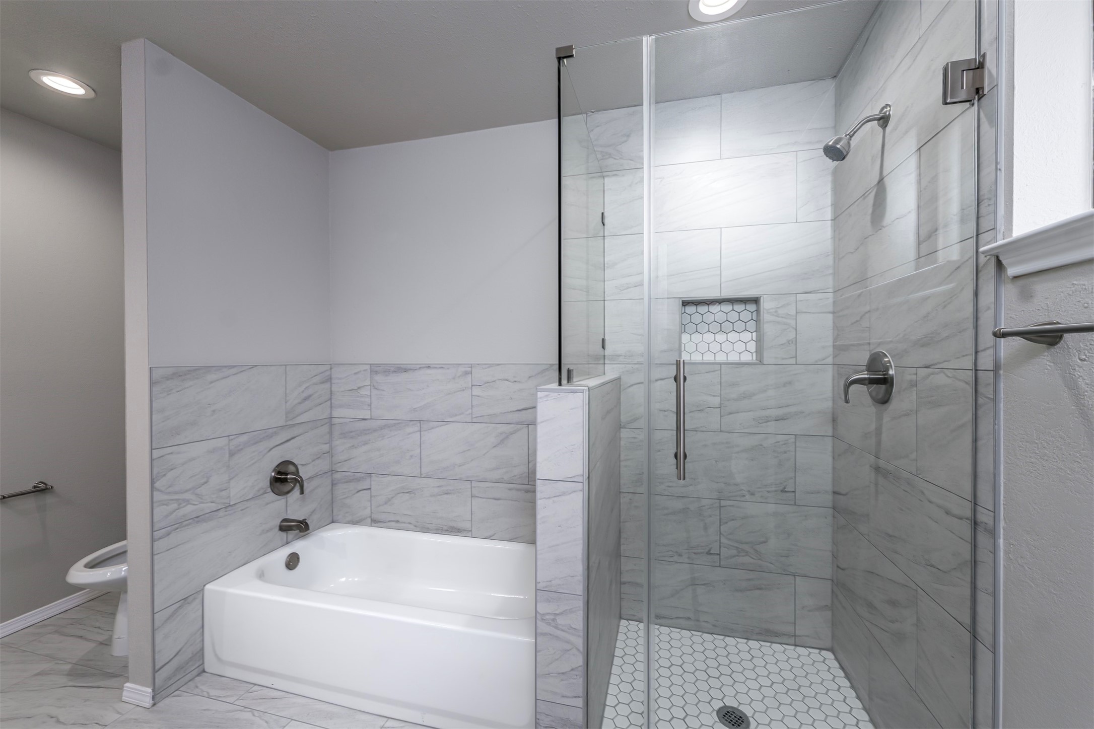 6105 Meadowside Trail