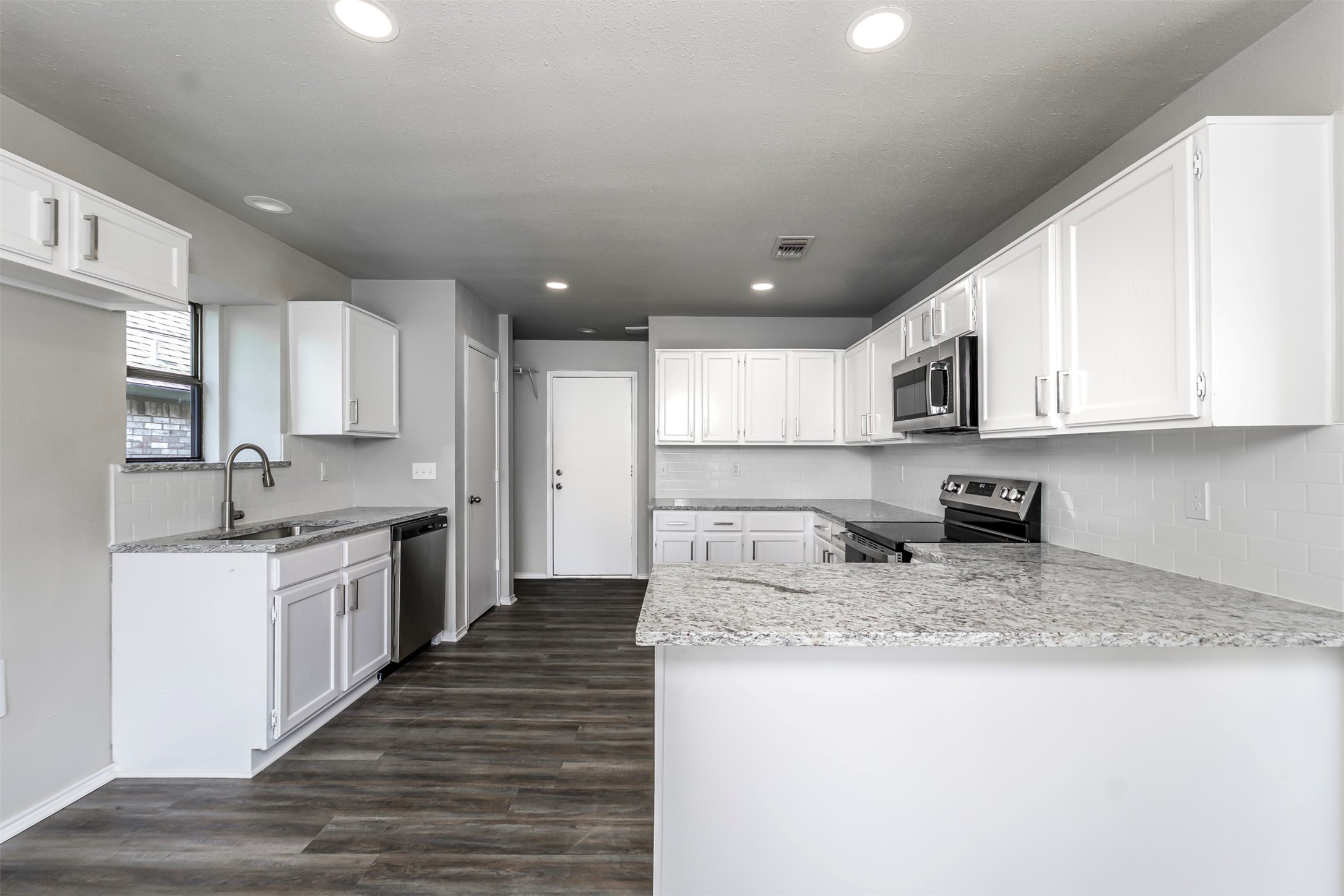 6105 Meadowside Trail