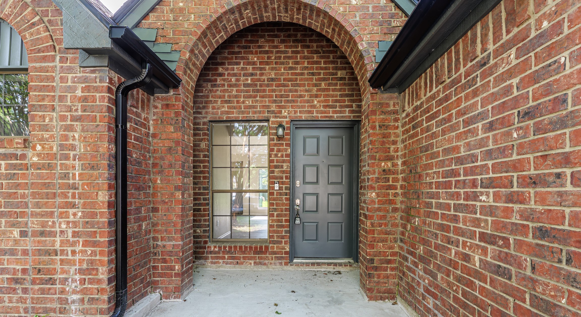 6105 Meadowside Trail