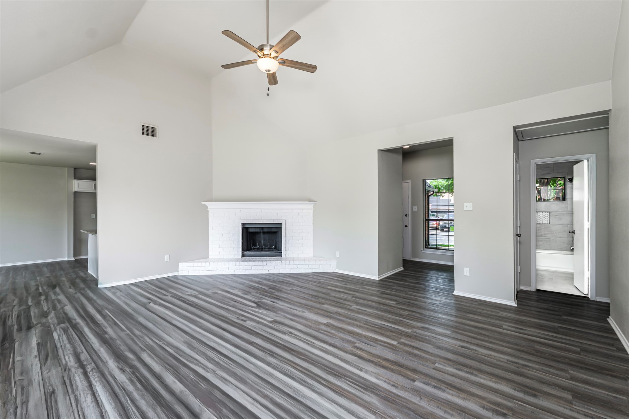 6105 Meadowside Trail
