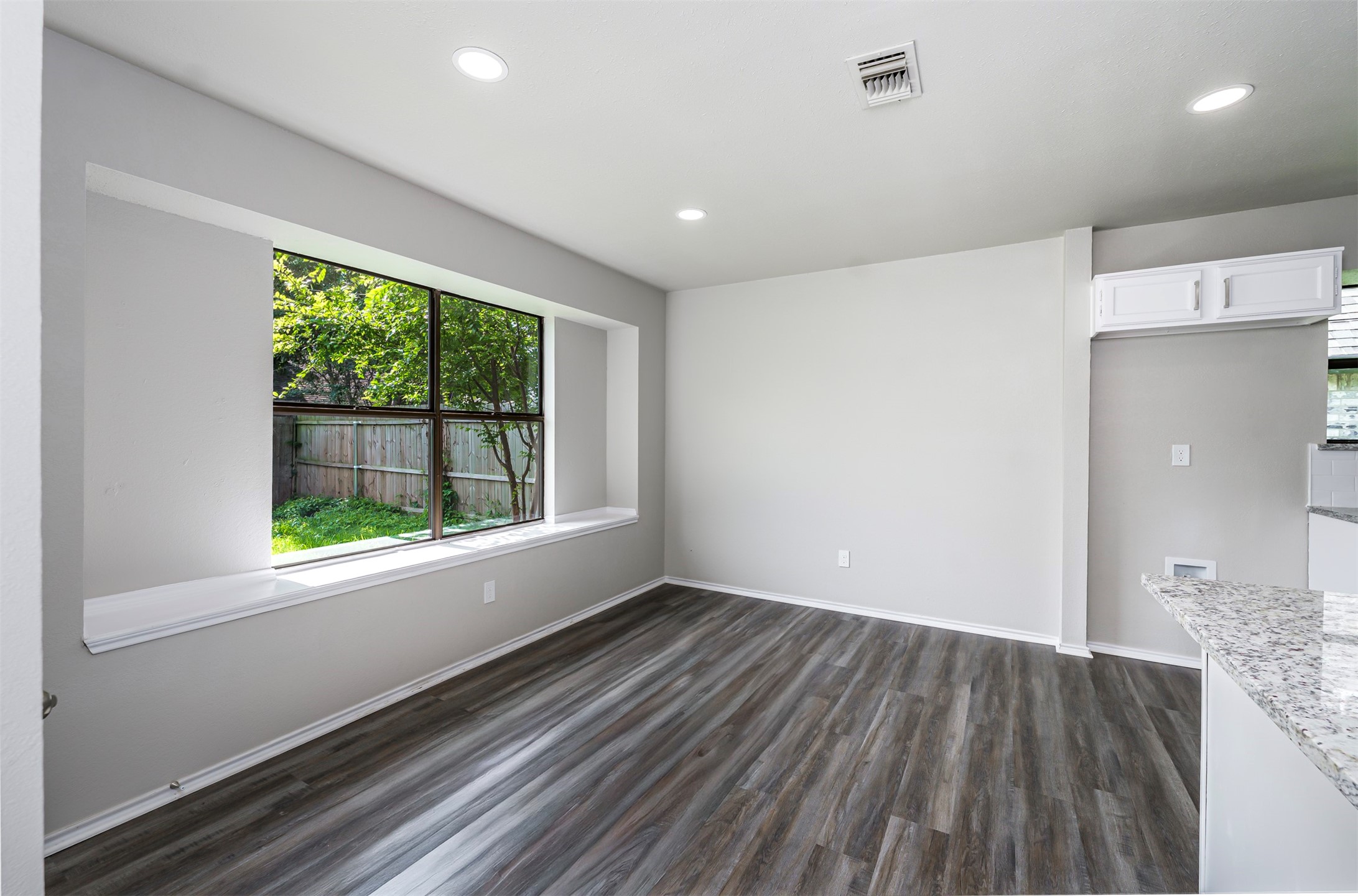 6105 Meadowside Trail