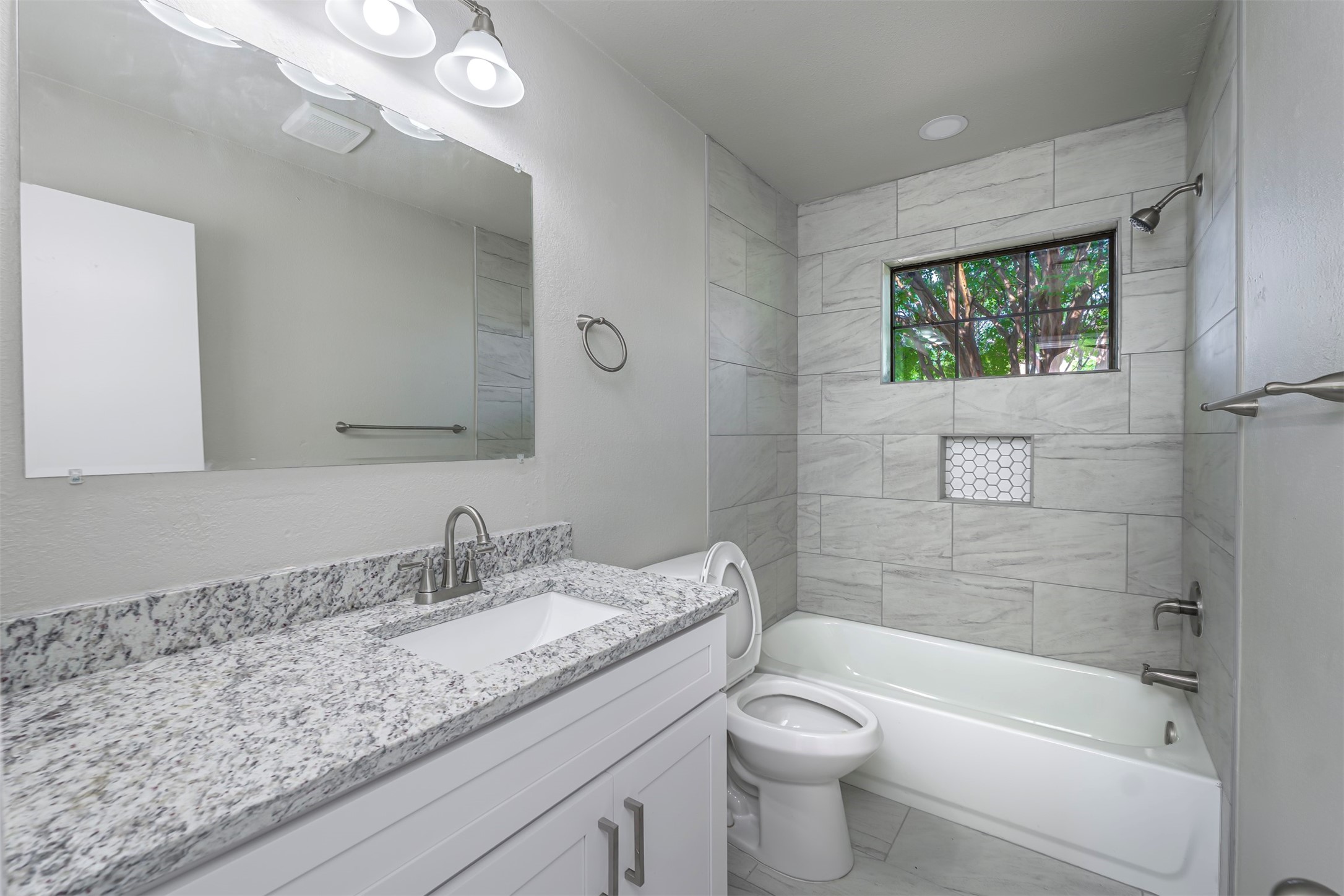 6105 Meadowside Trail