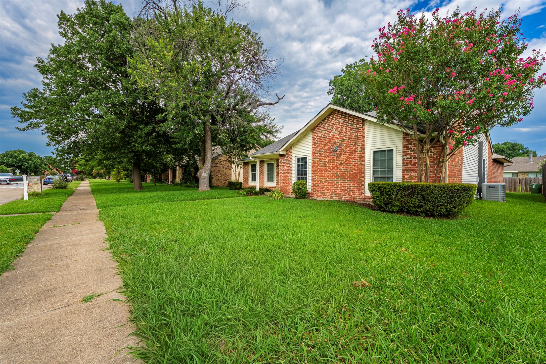 128 Kingsbridge Drive