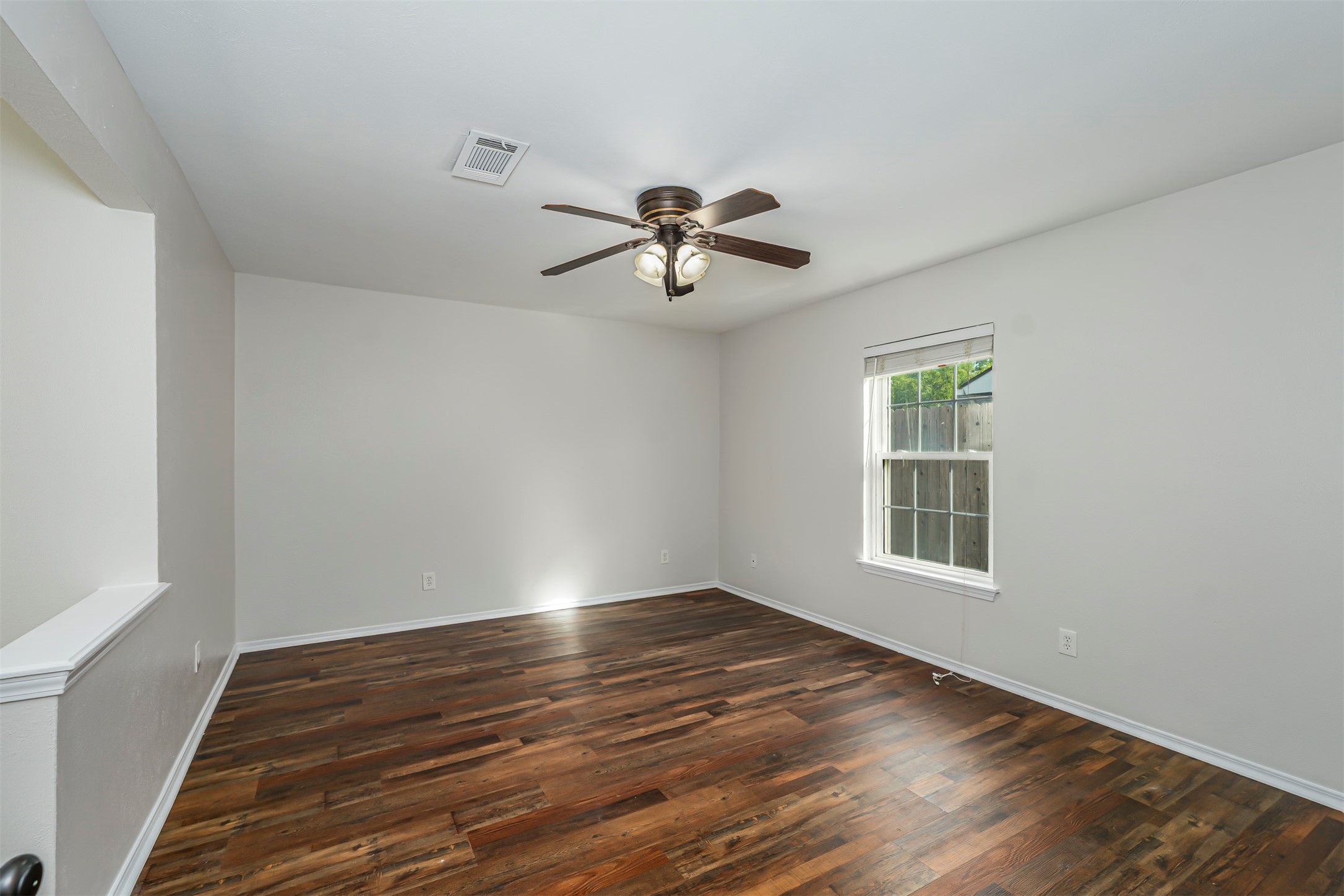 128 Kingsbridge Drive