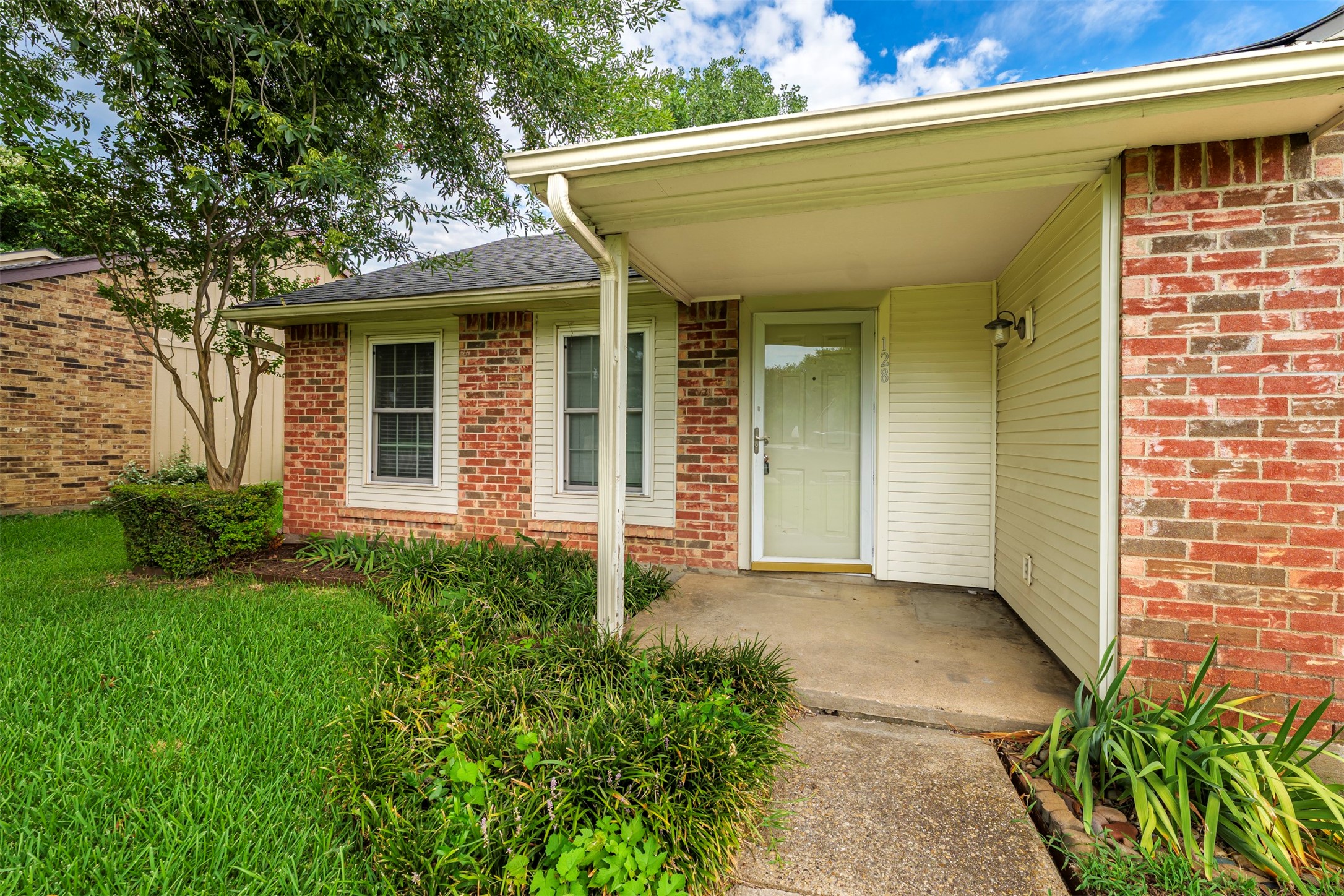 128 Kingsbridge Drive