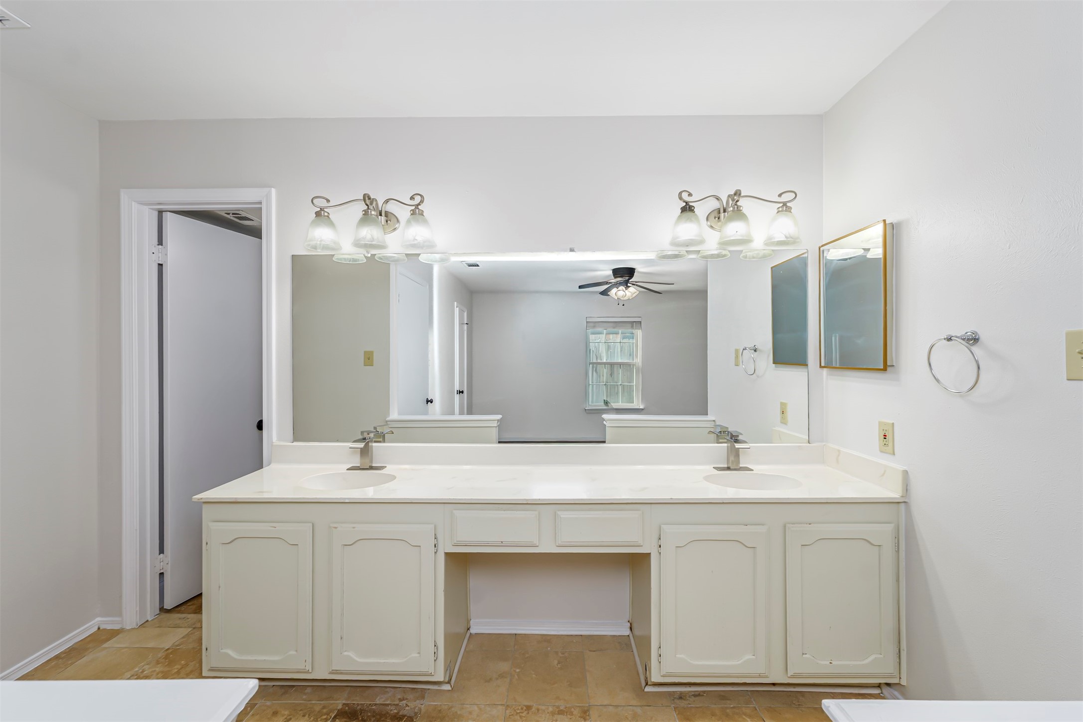 128 Kingsbridge Drive