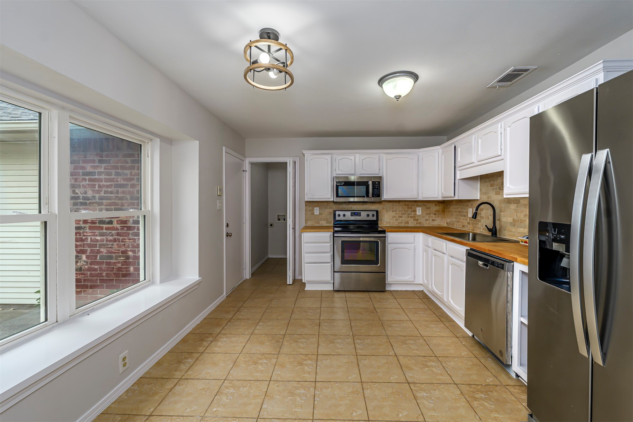 128 Kingsbridge Drive