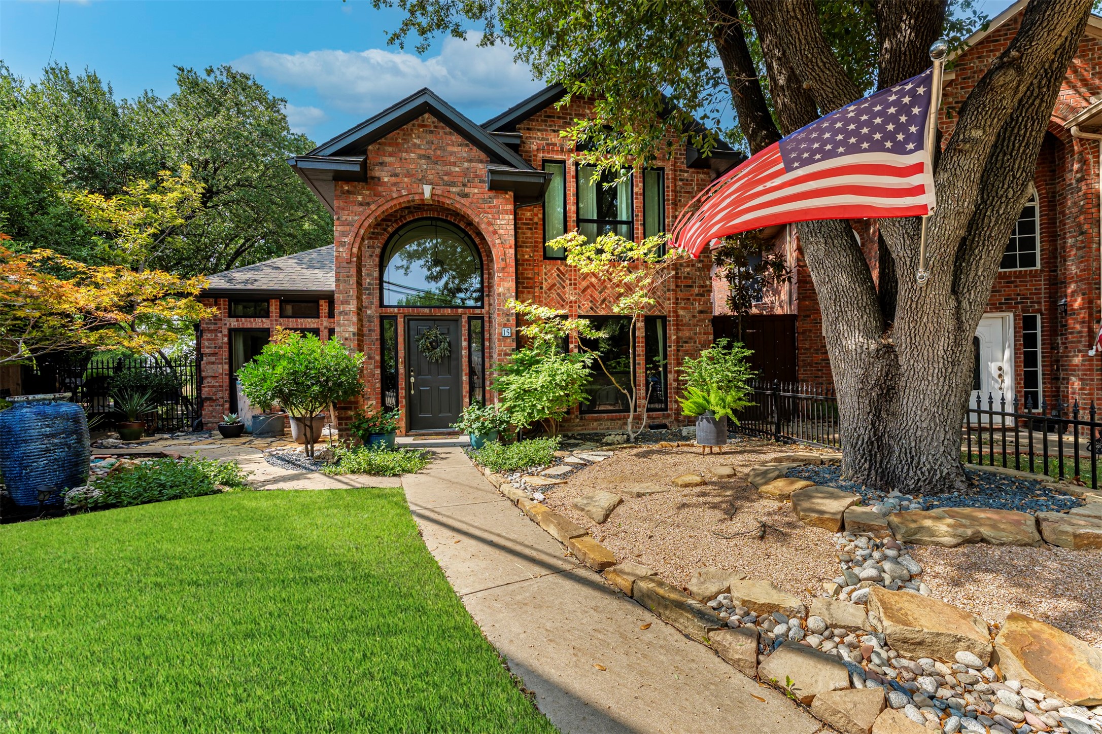 15 Country Club Place