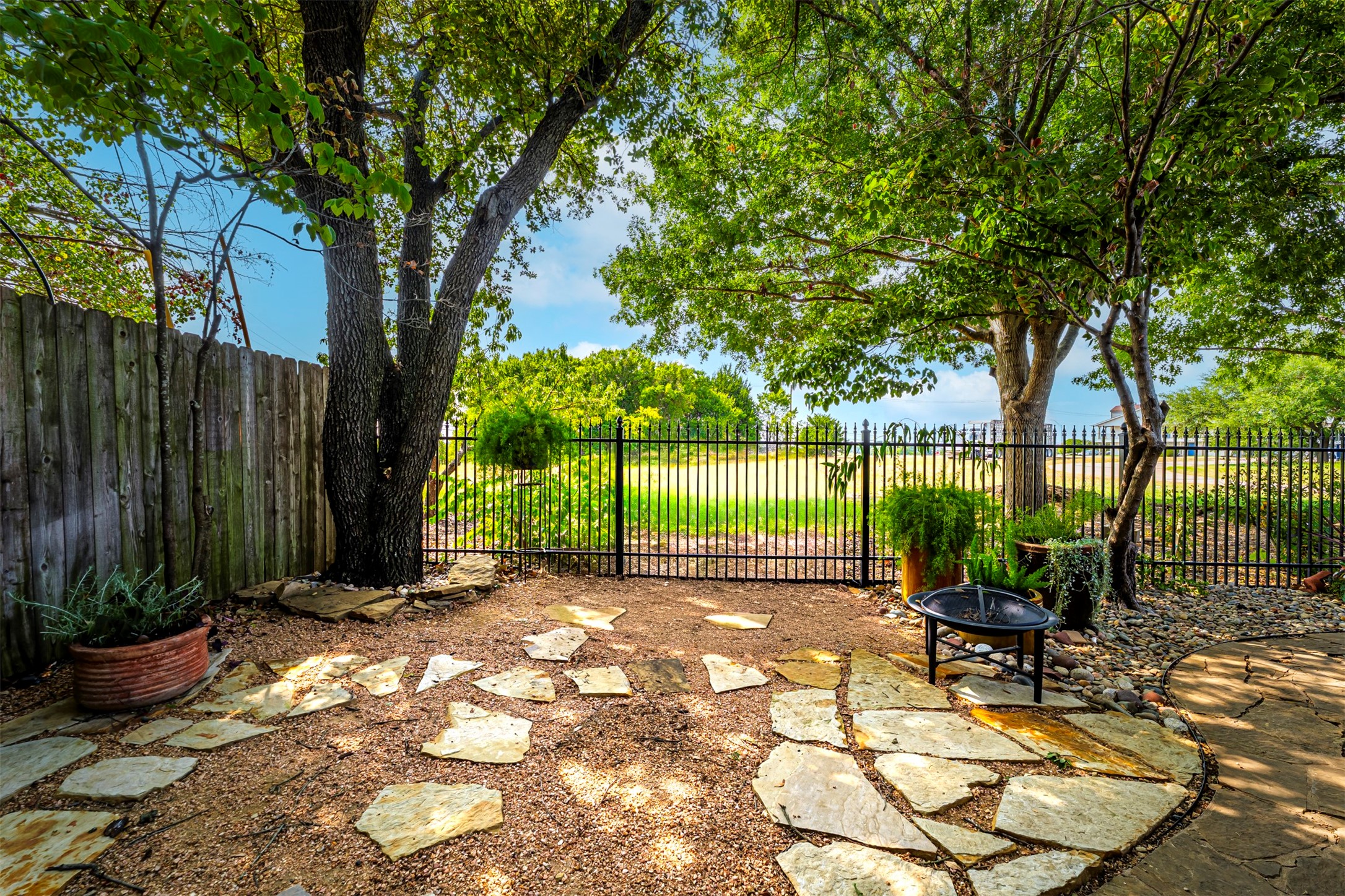 15 Country Club Place