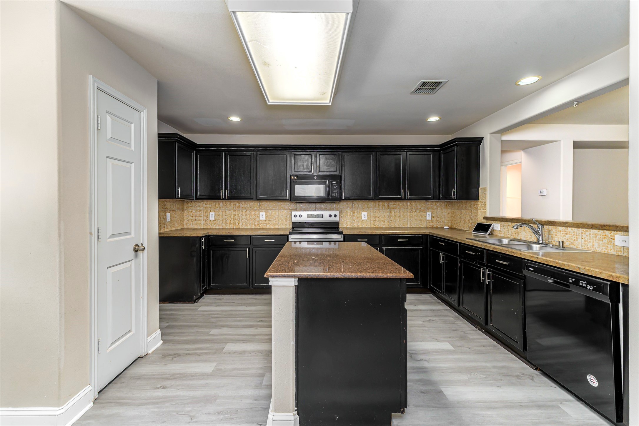 5946 Harbor Glen Drive